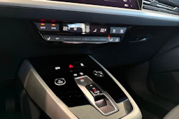 harmaa Audi Q4 e-tron 2026 kuva 24.