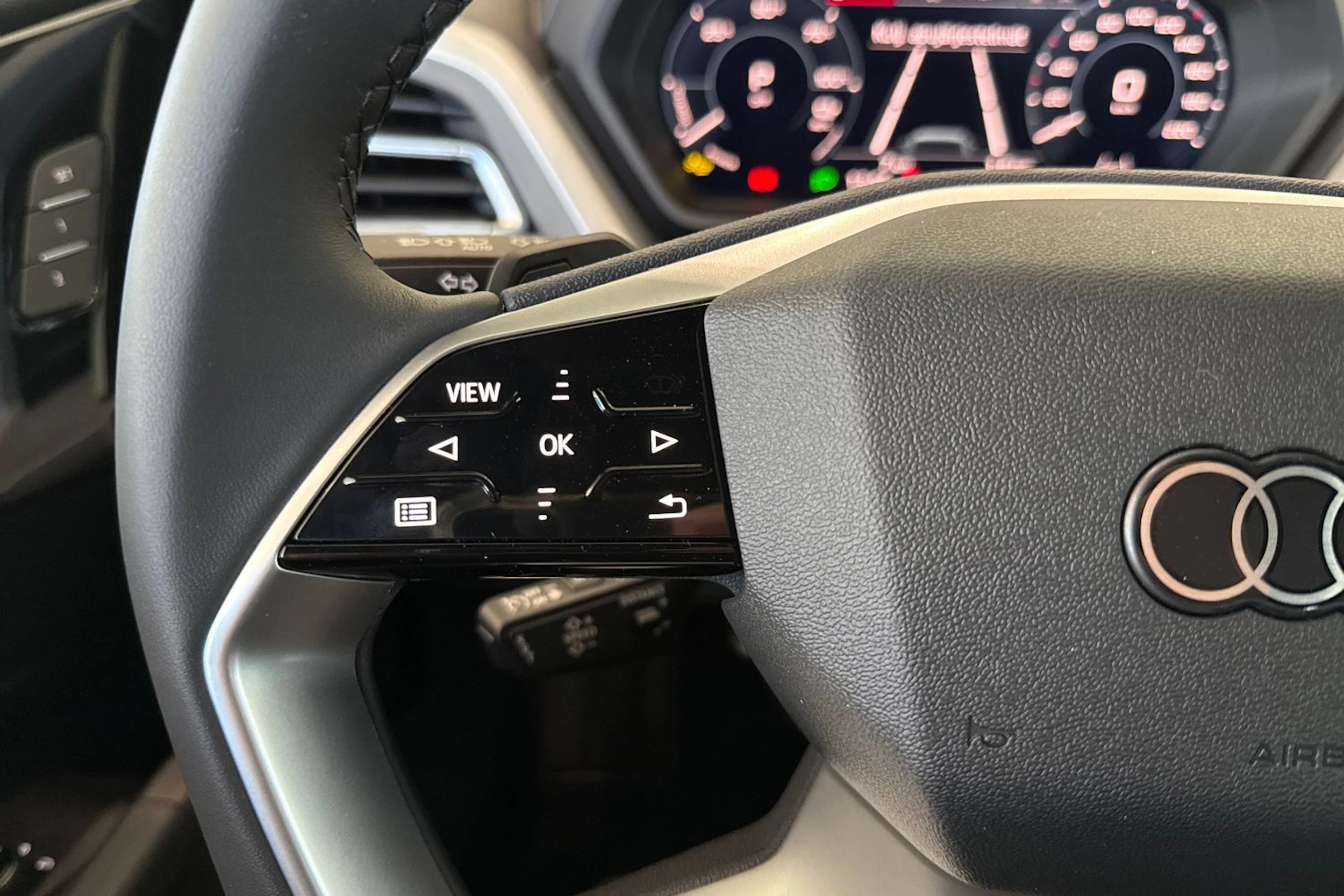 harmaa Audi Q4 e-tron 2026 kuva 26.