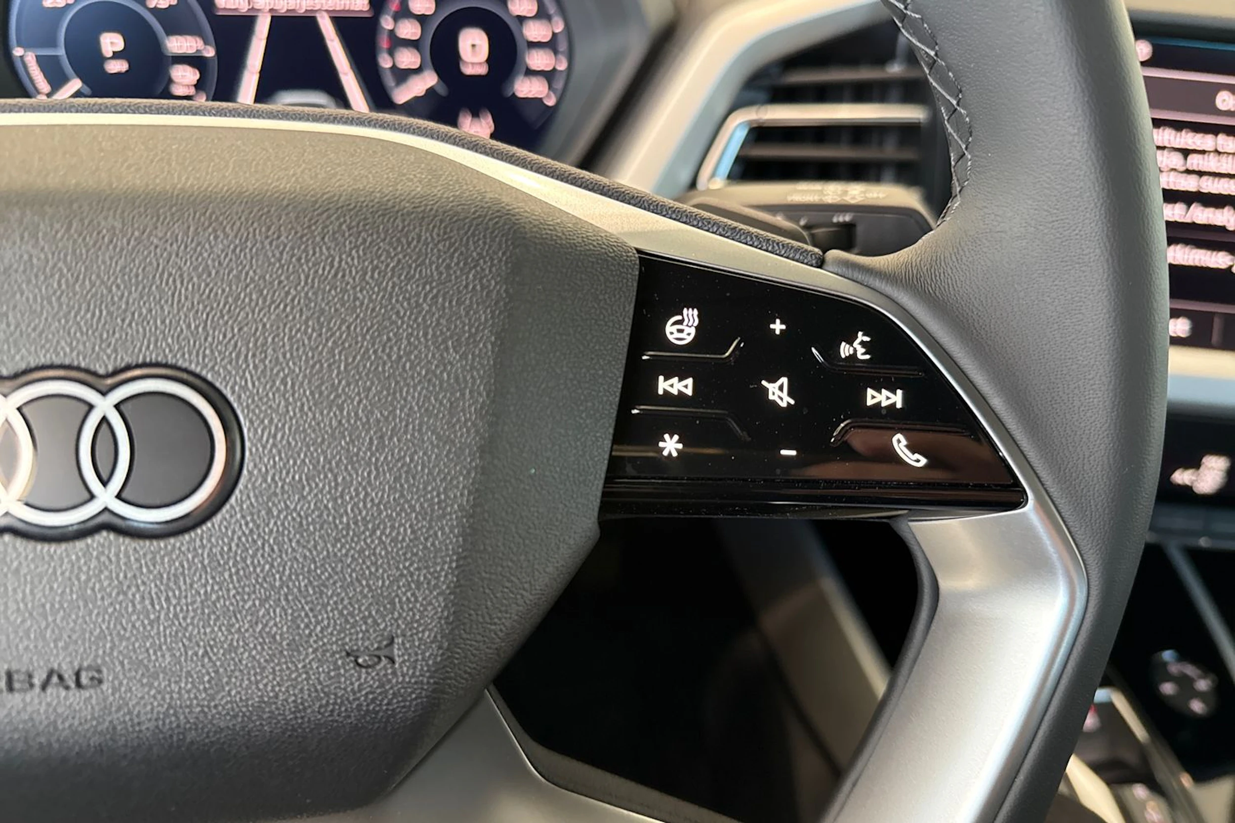 harmaa Audi Q4 e-tron 2026 kuva 27.