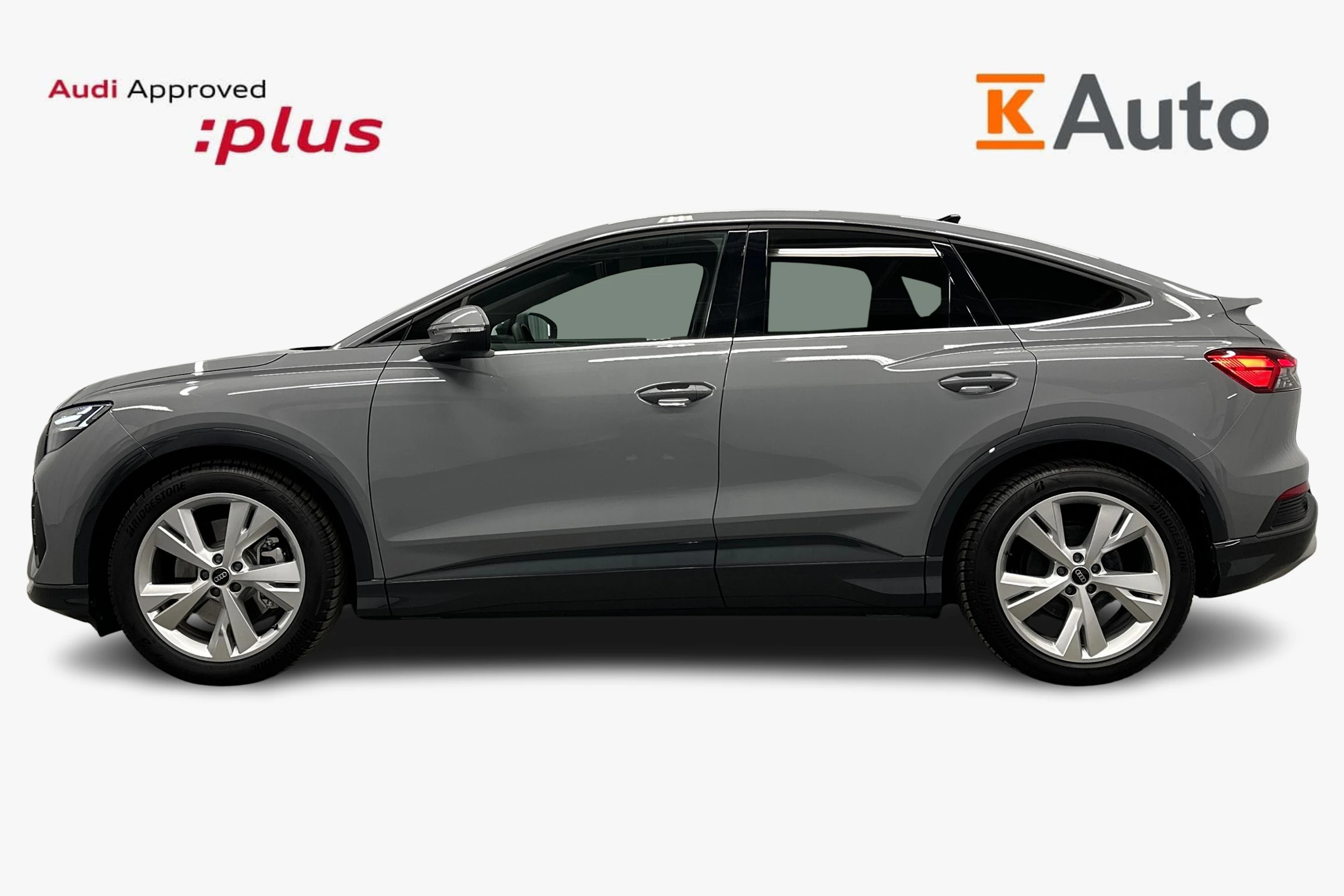 harmaa Audi Q4 e-tron 2026 kuva 5.