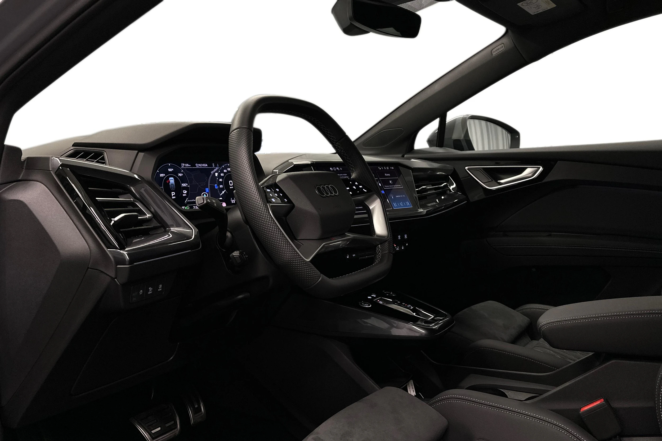 harmaa Audi Q4 e-tron 2026 kuva 6.