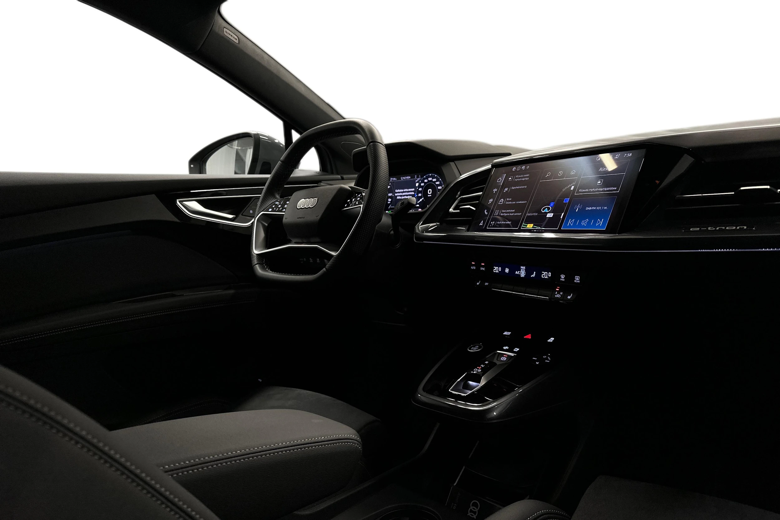 harmaa Audi Q4 e-tron 2026 kuva 7.