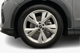 harmaa Audi Q4 e-tron 2026 kuva 9.