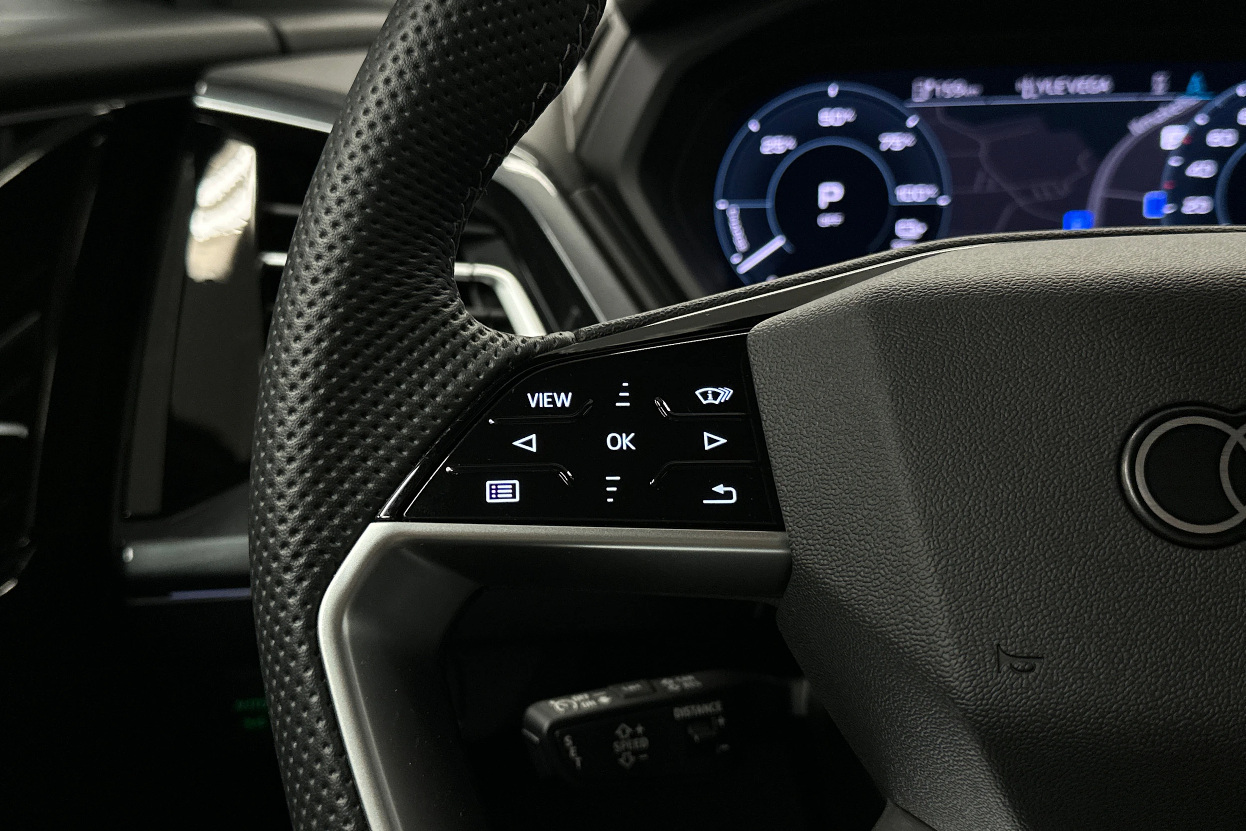 harmaa Audi Q4 e-tron 2026 kuva 11.