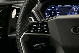 harmaa Audi Q4 e-tron 2026 kuva 11.