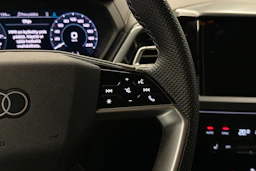 harmaa Audi Q4 e-tron 2026 kuva 12.