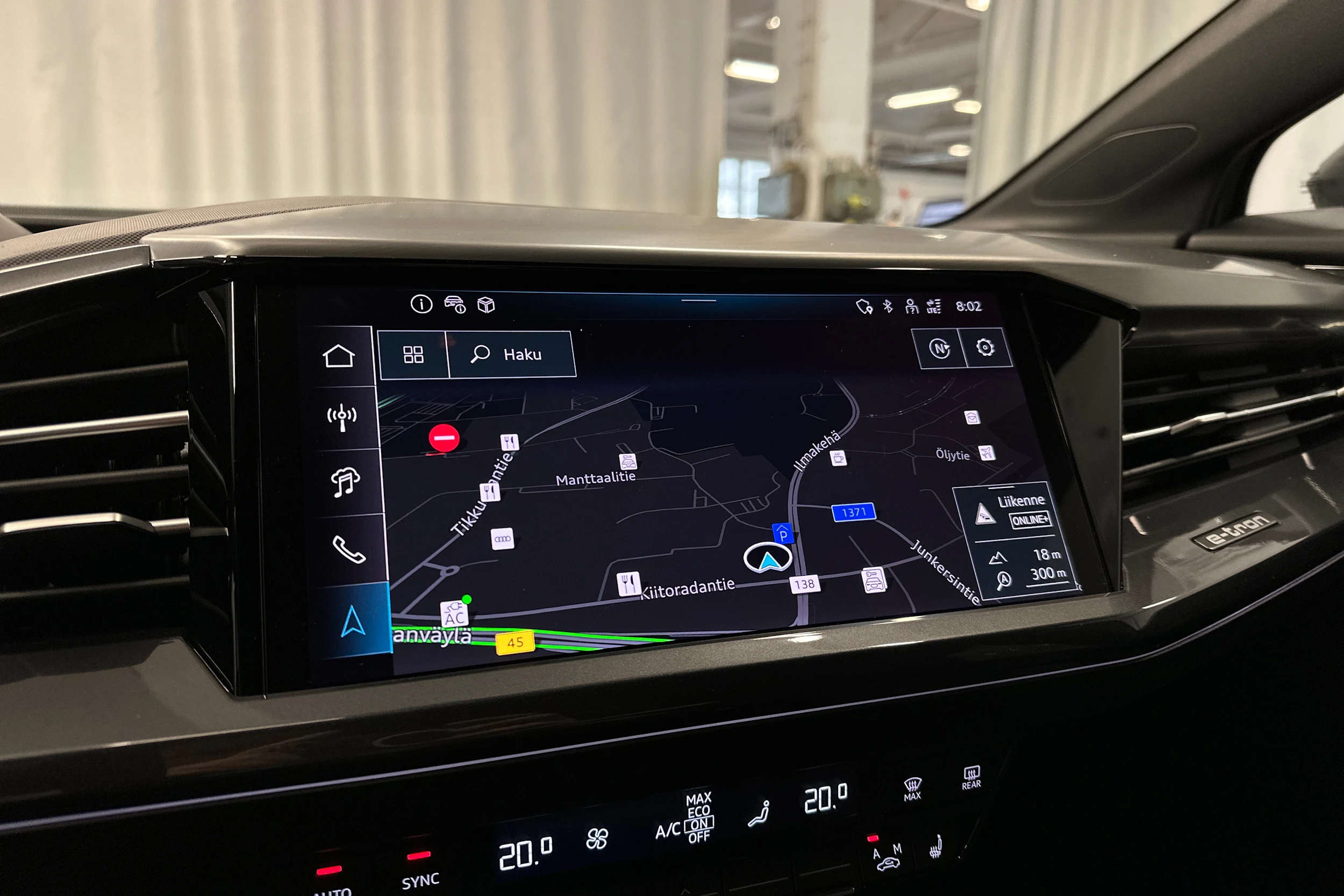 harmaa Audi Q4 e-tron 2026 kuva 14.