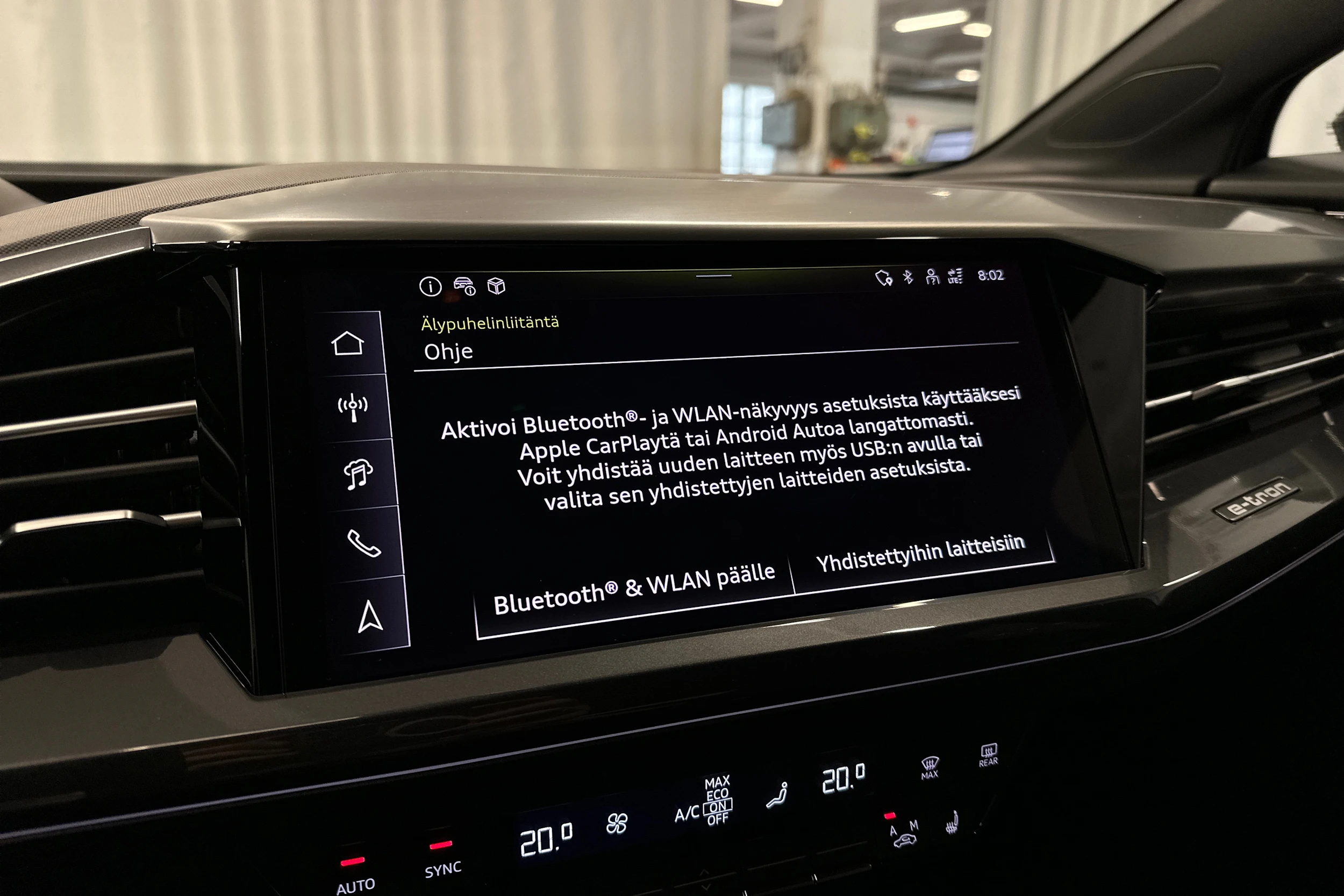 harmaa Audi Q4 e-tron 2026 kuva 15.