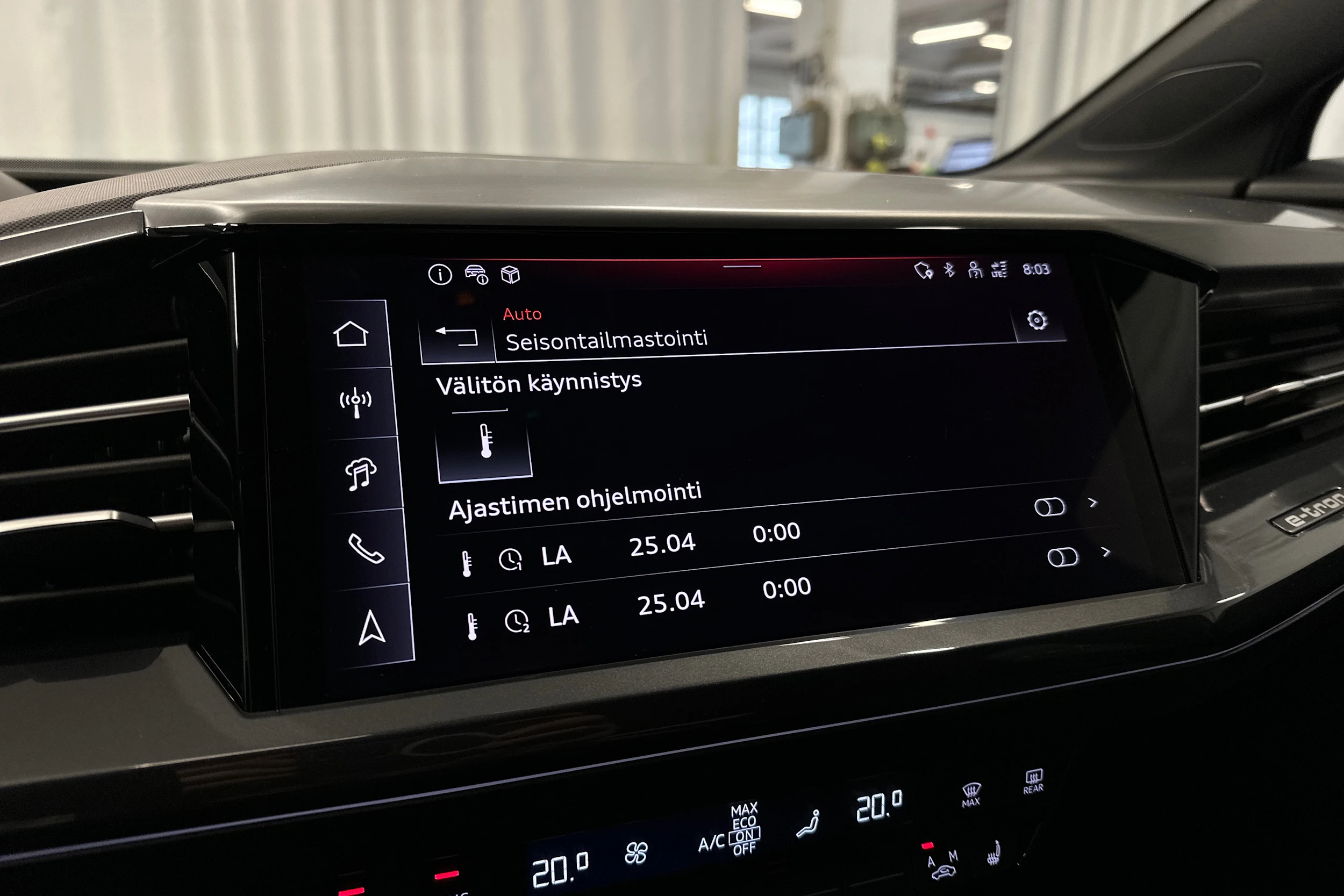 harmaa Audi Q4 e-tron 2026 kuva 16.