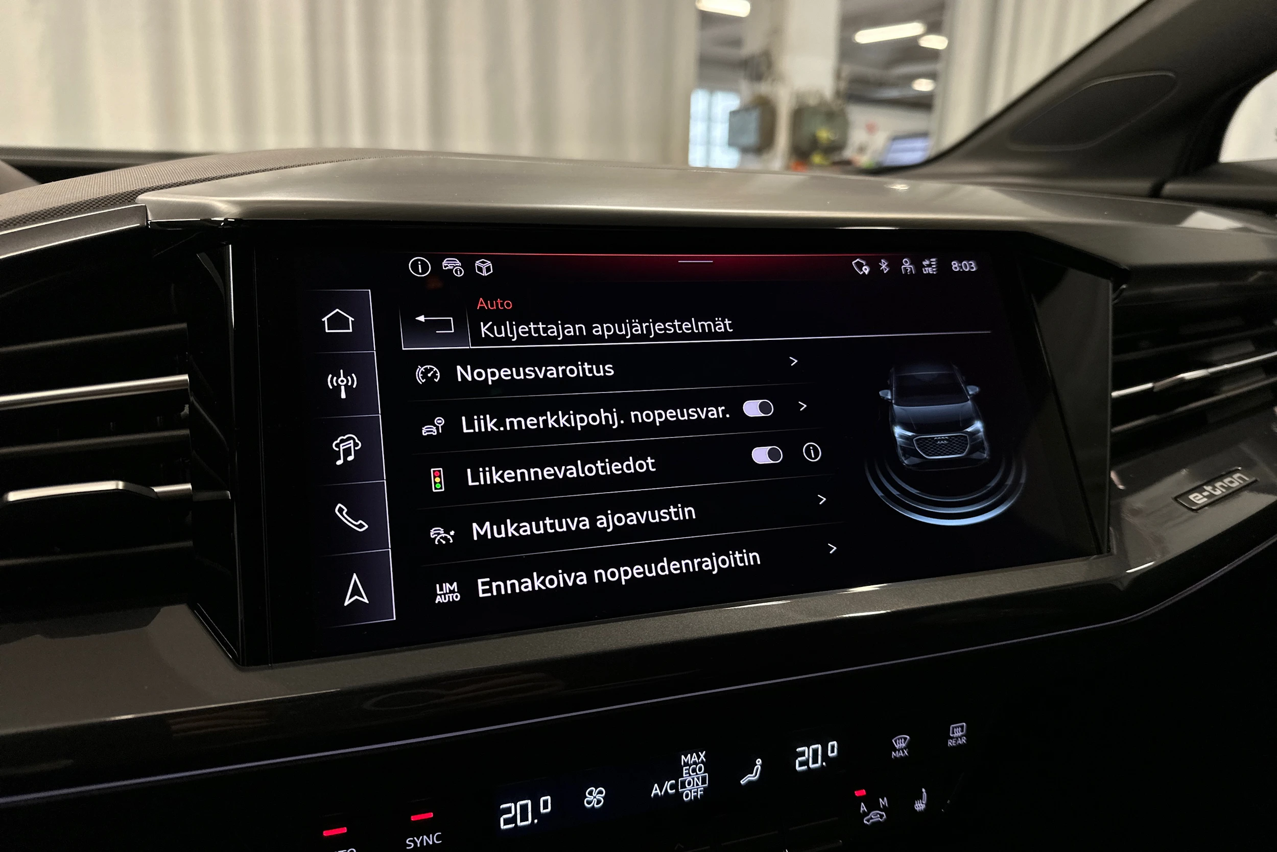 harmaa Audi Q4 e-tron 2026 kuva 17.