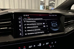 harmaa Audi Q4 e-tron 2026 kuva 17.