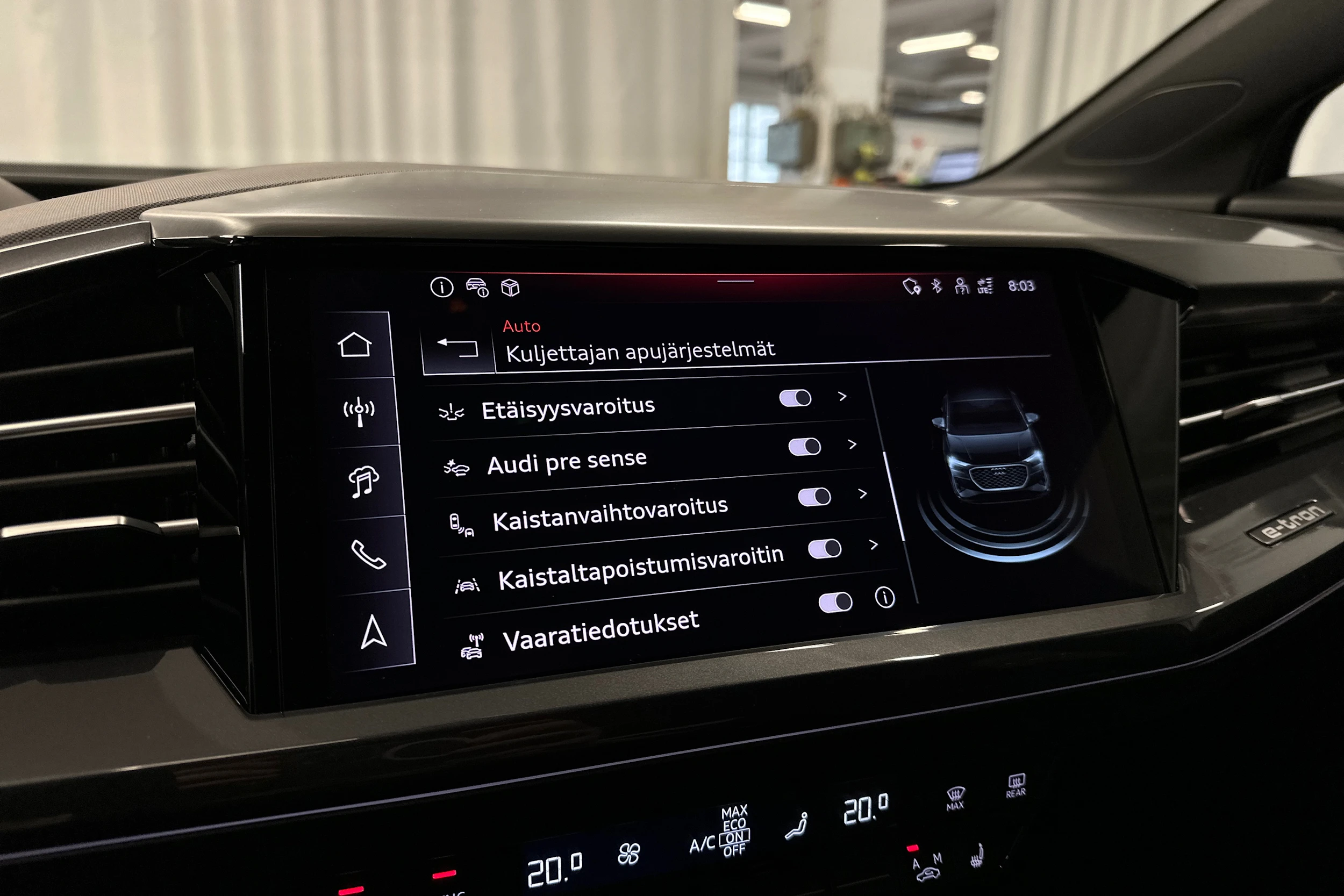 harmaa Audi Q4 e-tron 2026 kuva 18.