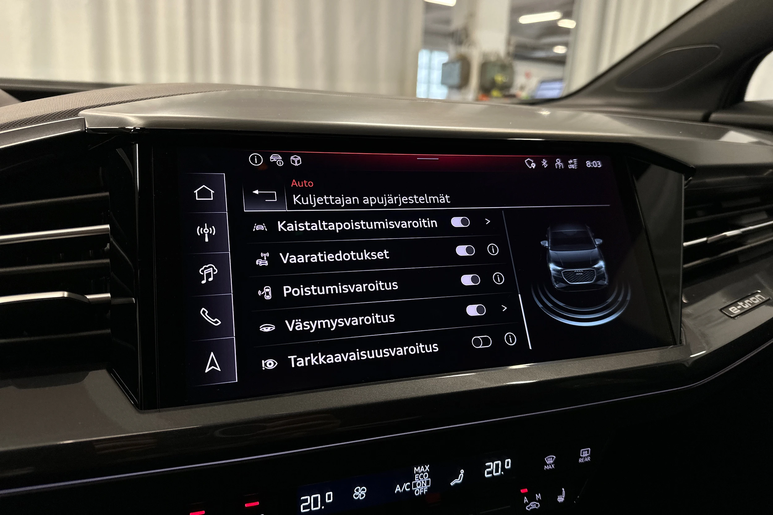 harmaa Audi Q4 e-tron 2026 kuva 19.