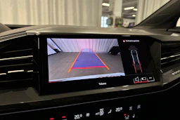 harmaa Audi Q4 e-tron 2026 kuva 20.