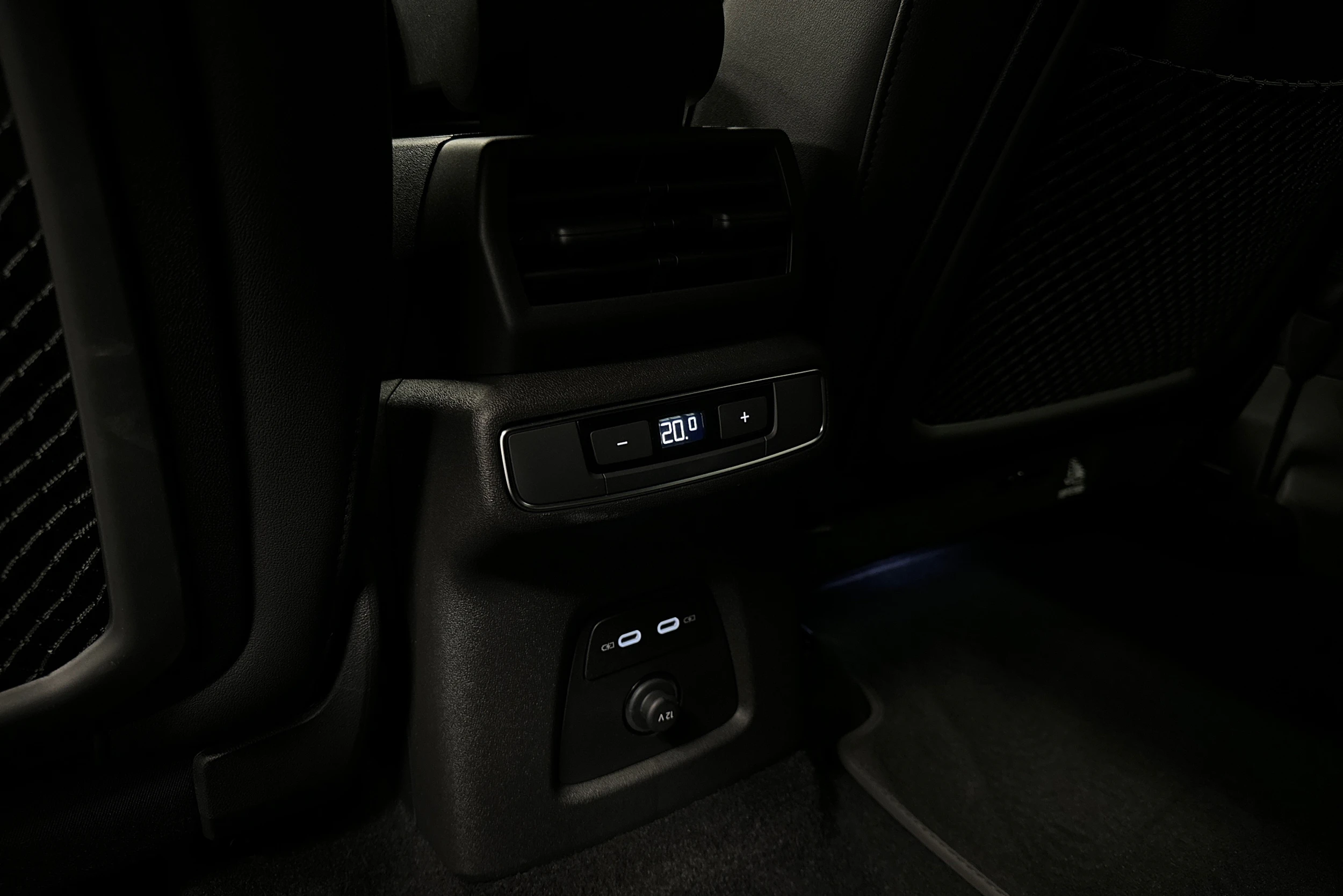 harmaa Audi Q4 e-tron 2026 kuva 24.