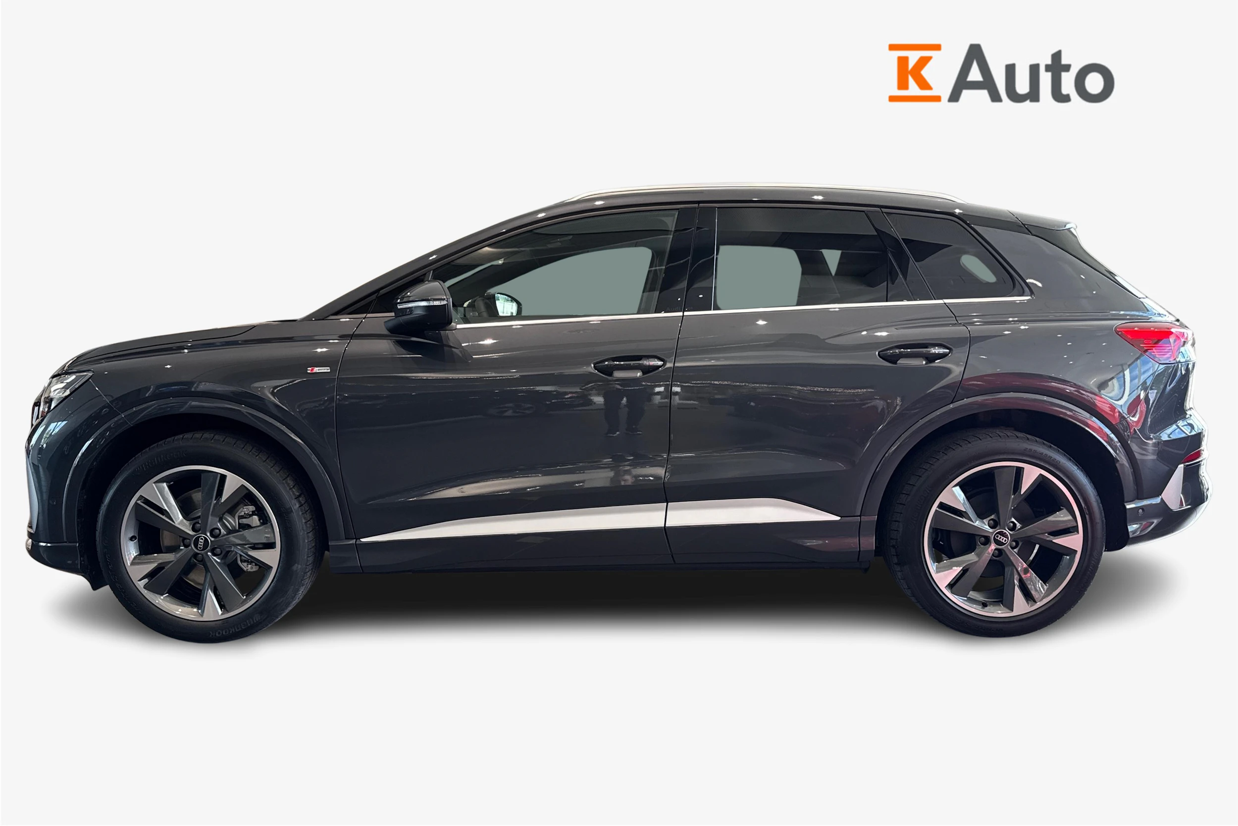 harmaa Audi Q4 e-tron 2026 kuva 5.
