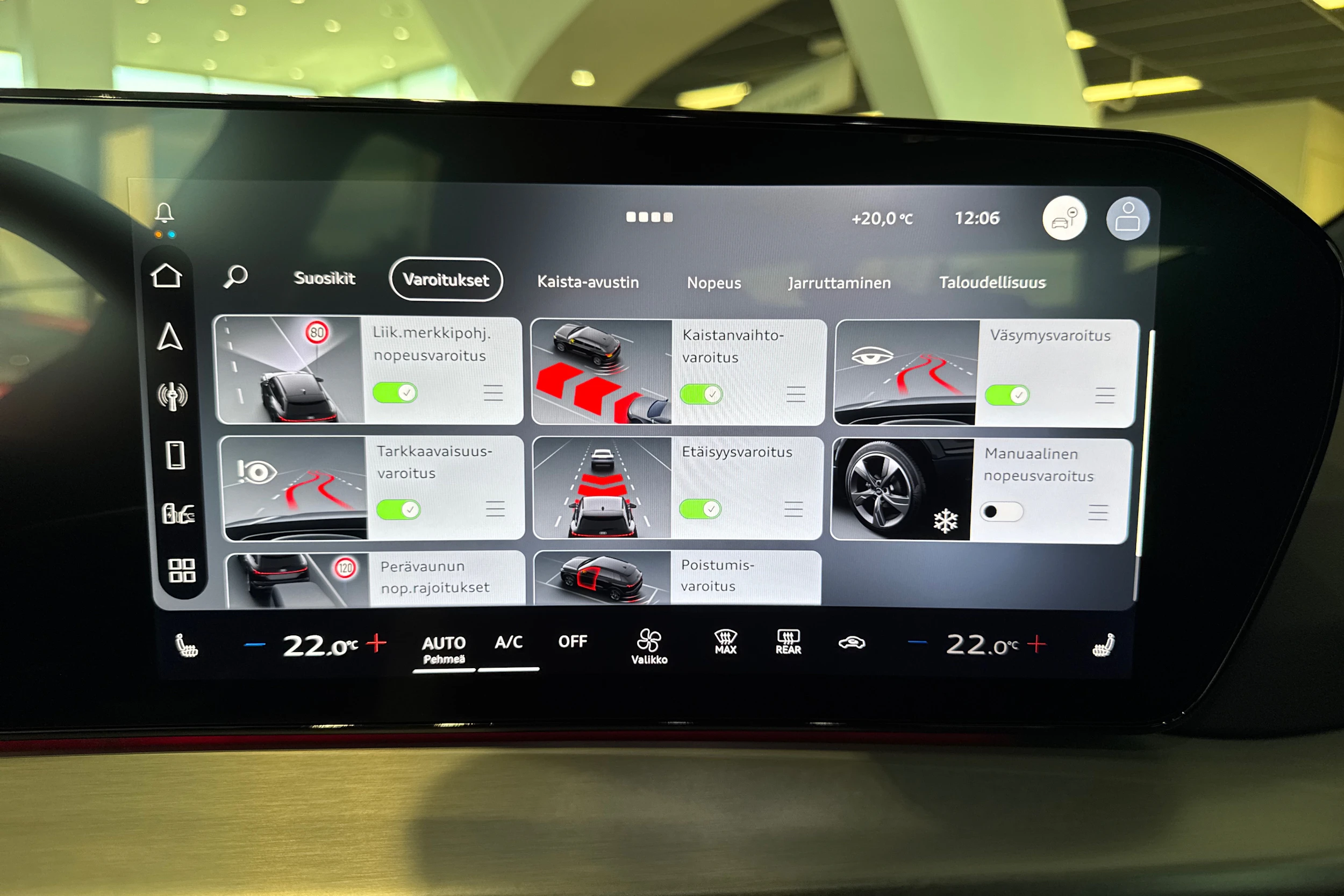 harmaa Audi Q4 e-tron 2026 kuva 15.