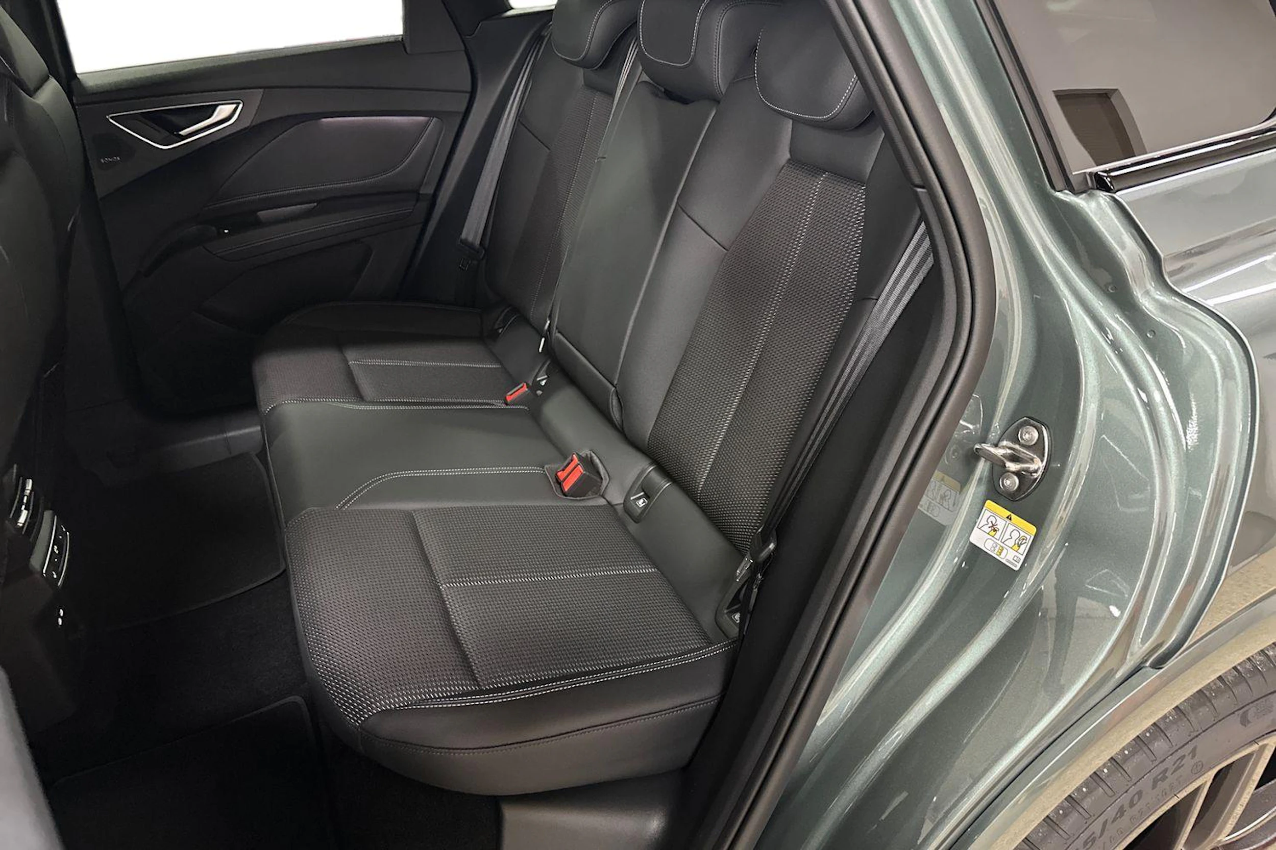 met. vihreä Audi Q4 e-tron 2026 kuva 8.