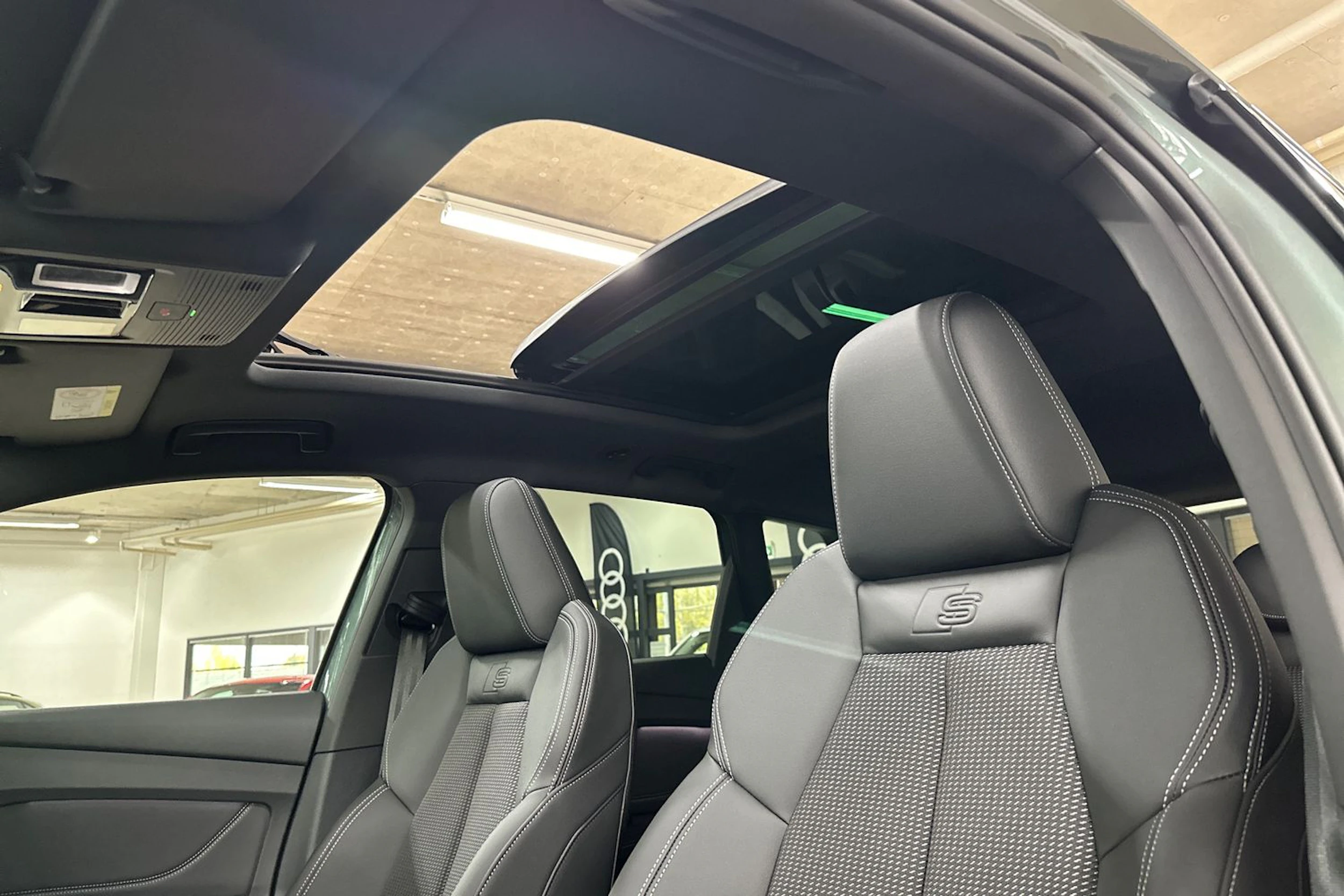 met. vihreä Audi Q4 e-tron 2026 kuva 12.