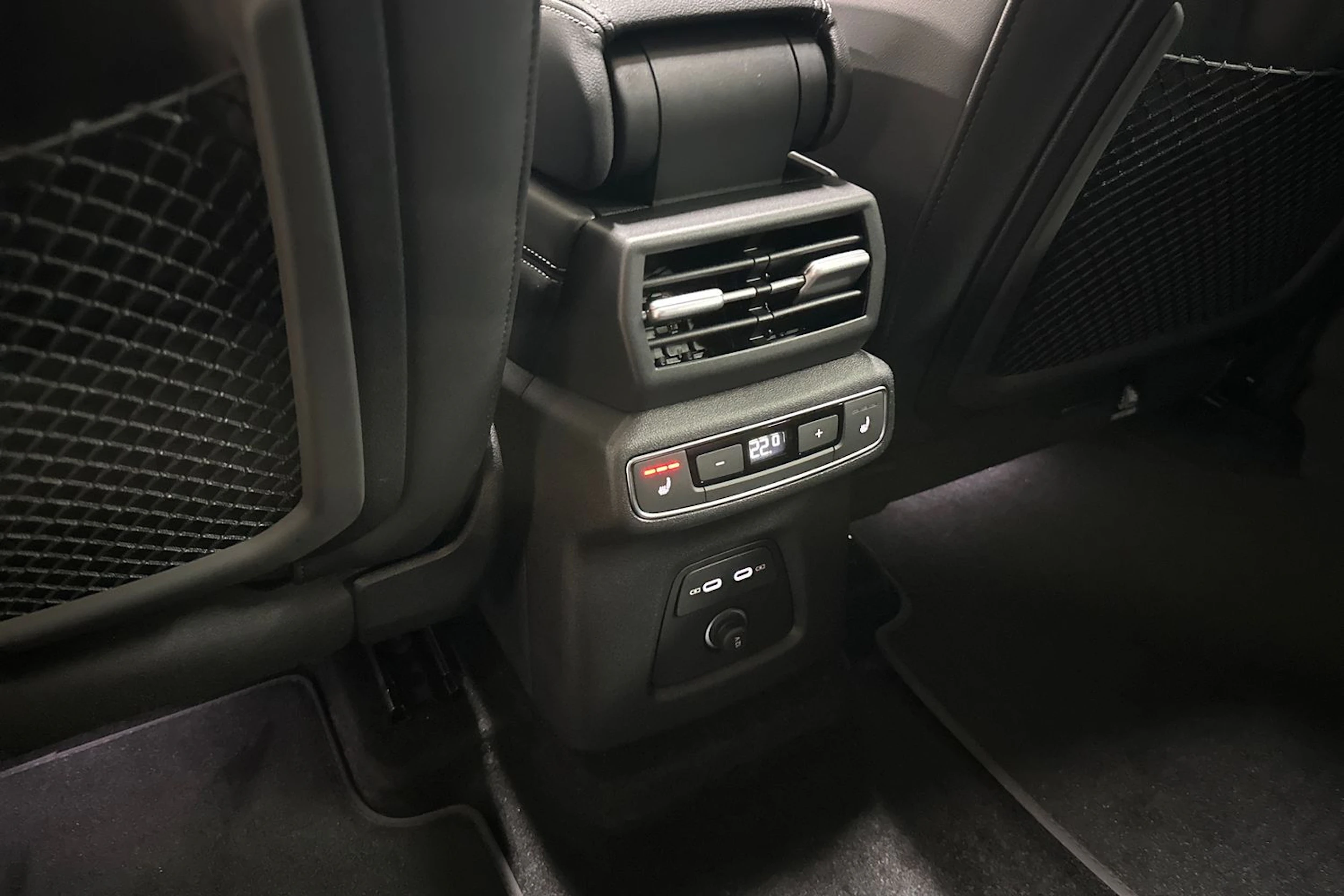 met. vihreä Audi Q4 e-tron 2026 kuva 13.
