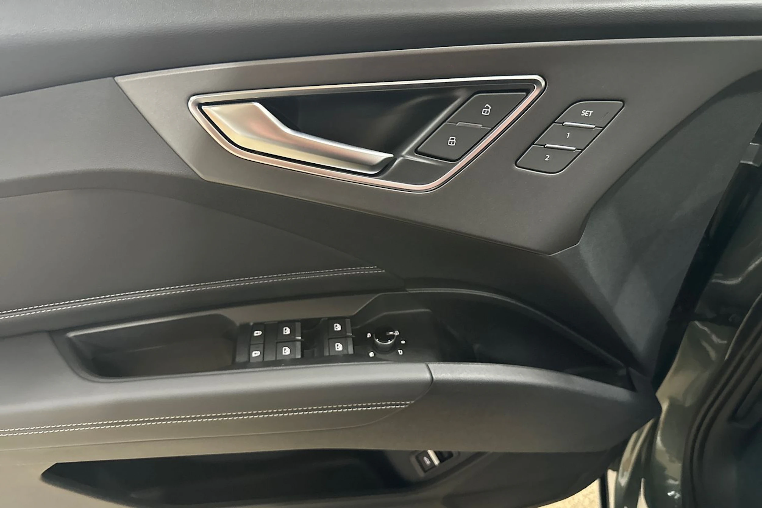 met. vihreä Audi Q4 e-tron 2026 kuva 15.