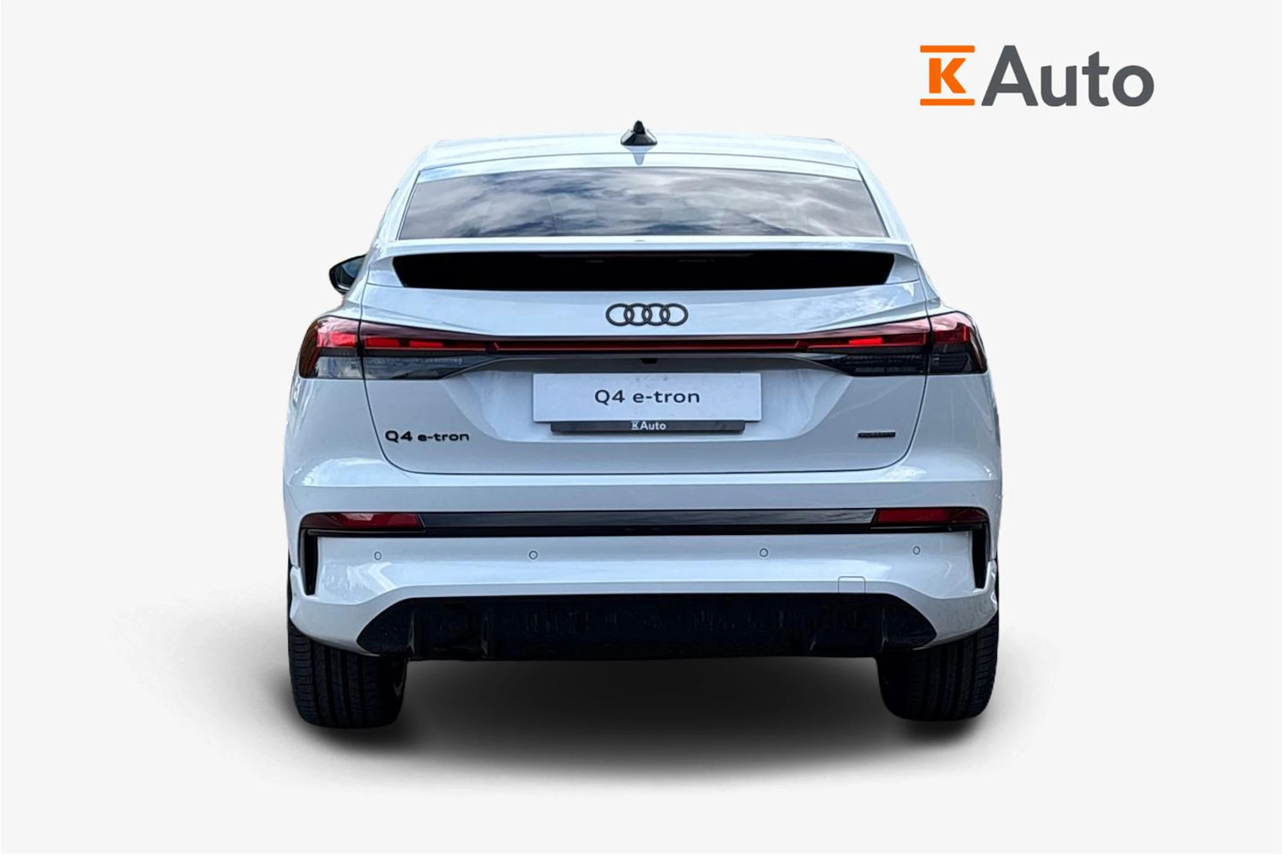 valkoinen Audi Q4 e-tron 2026 kuva 3.