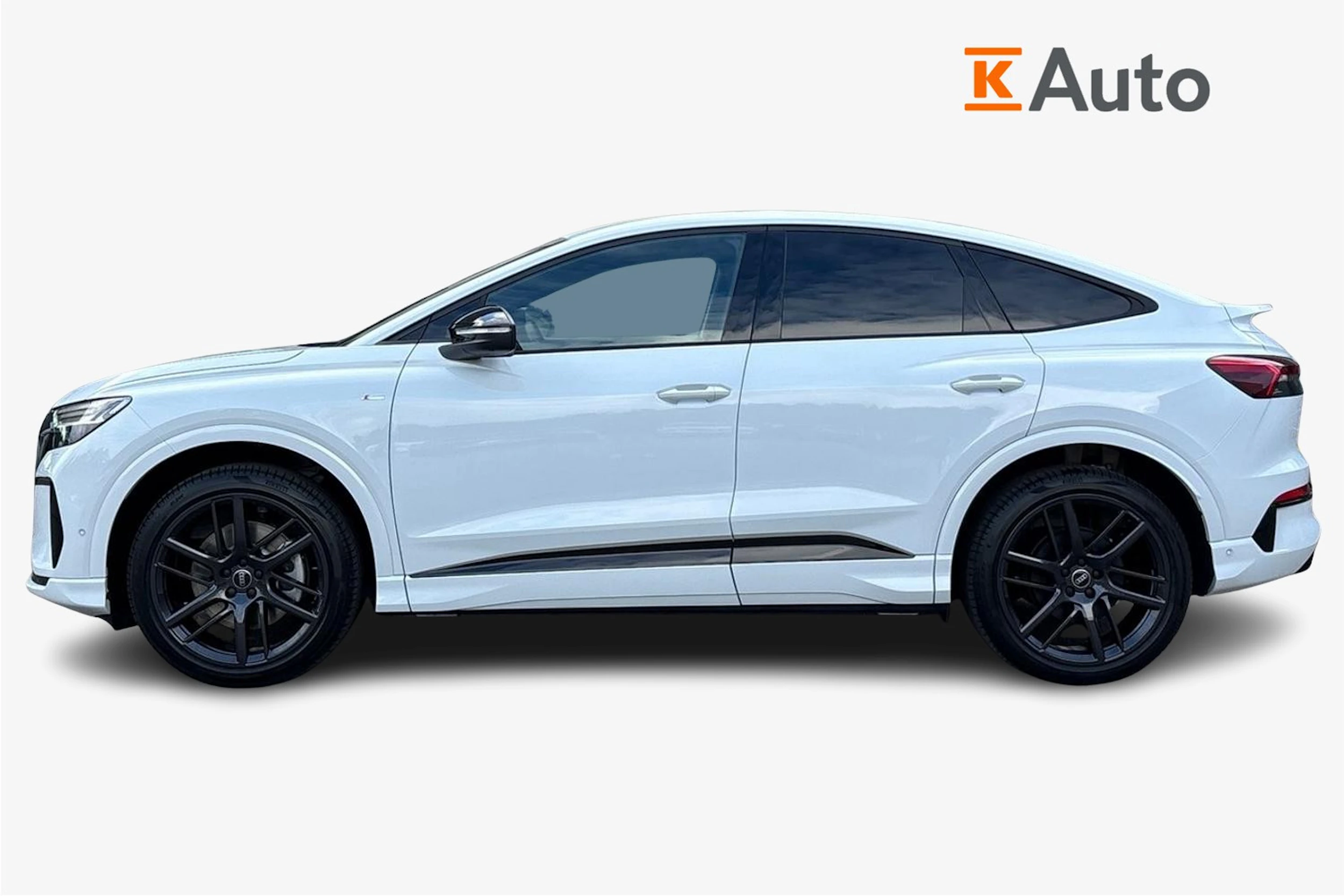 valkoinen Audi Q4 e-tron 2026 kuva 5.