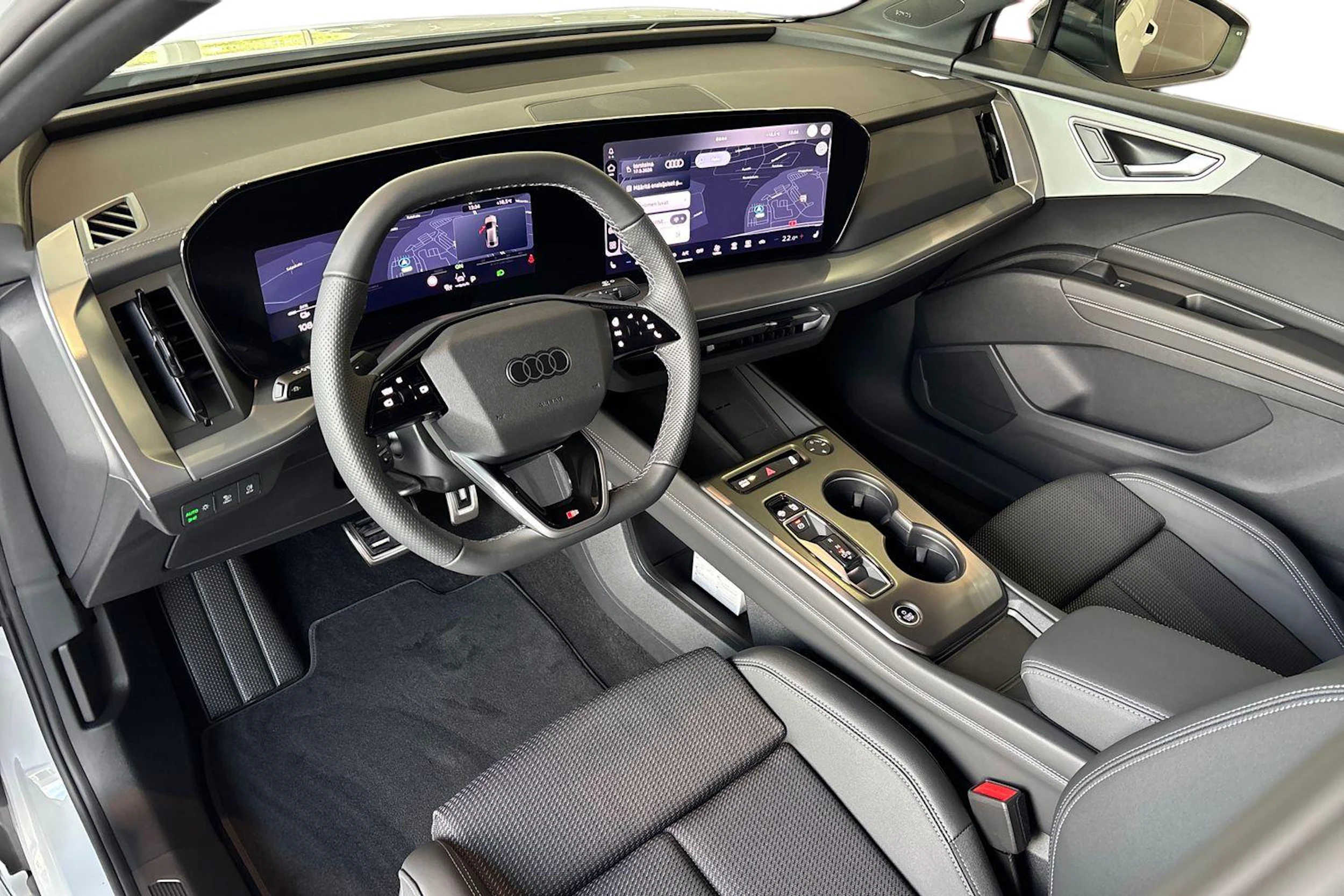 valkoinen Audi Q4 e-tron 2026 kuva 6.