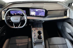 valkoinen Audi Q4 e-tron 2026 kuva 7.
