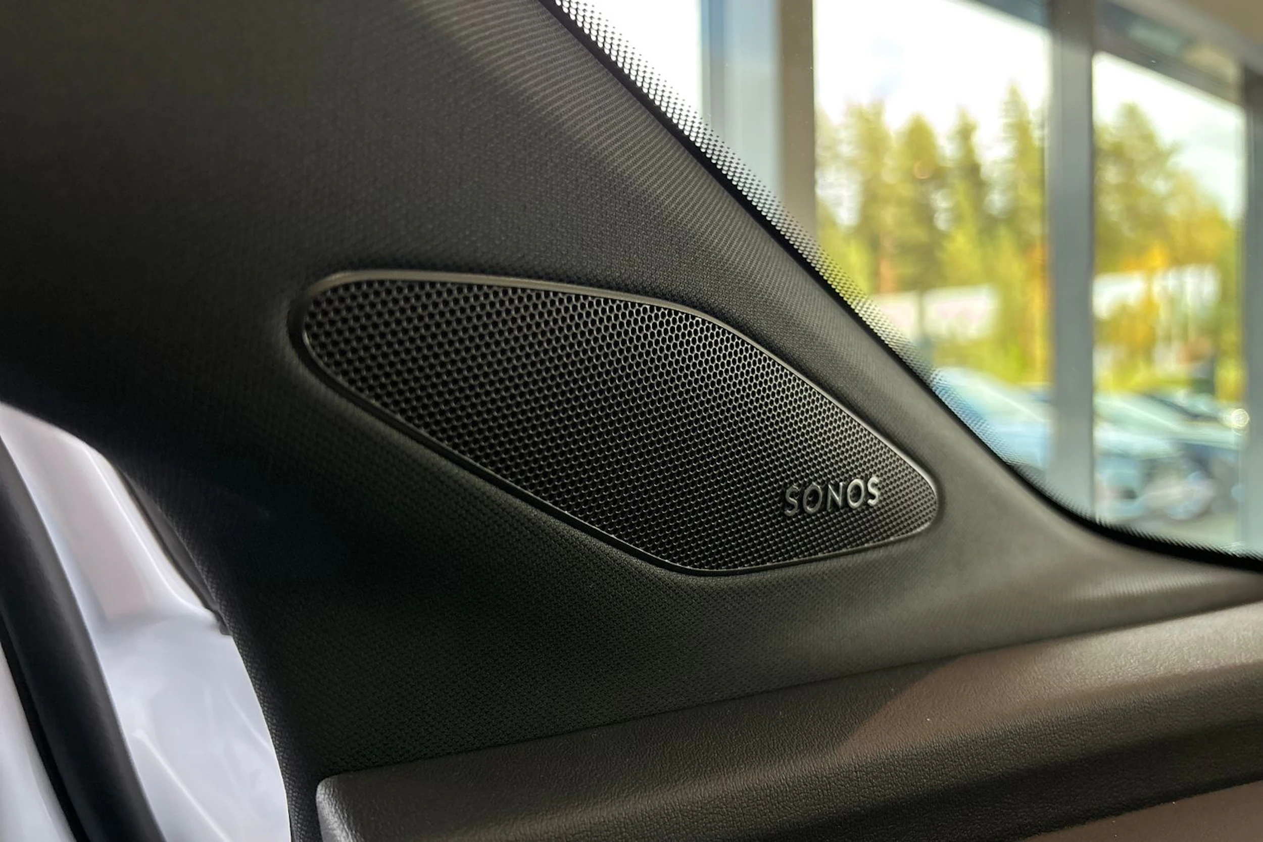 valkoinen Audi Q4 e-tron 2026 kuva 16.