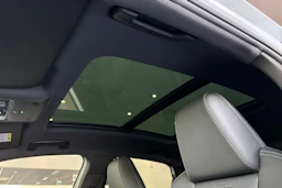 valkoinen Audi Q4 e-tron 2026 kuva 18.