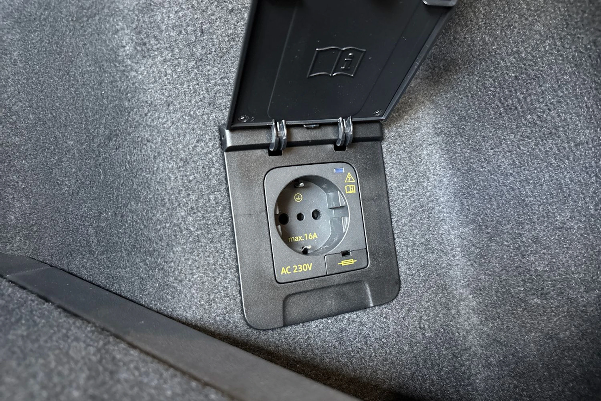 valkoinen Audi Q4 e-tron 2026 kuva 21.