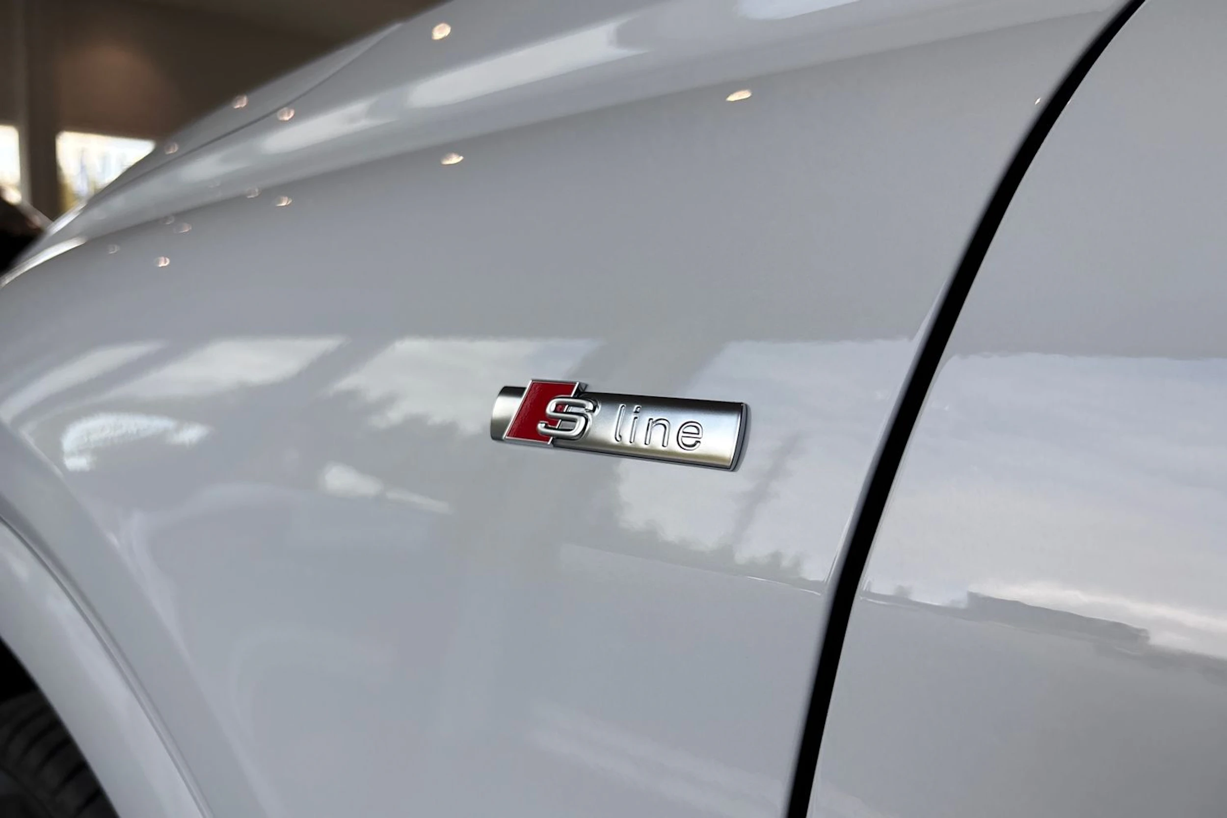 valkoinen Audi Q4 e-tron 2026 kuva 22.