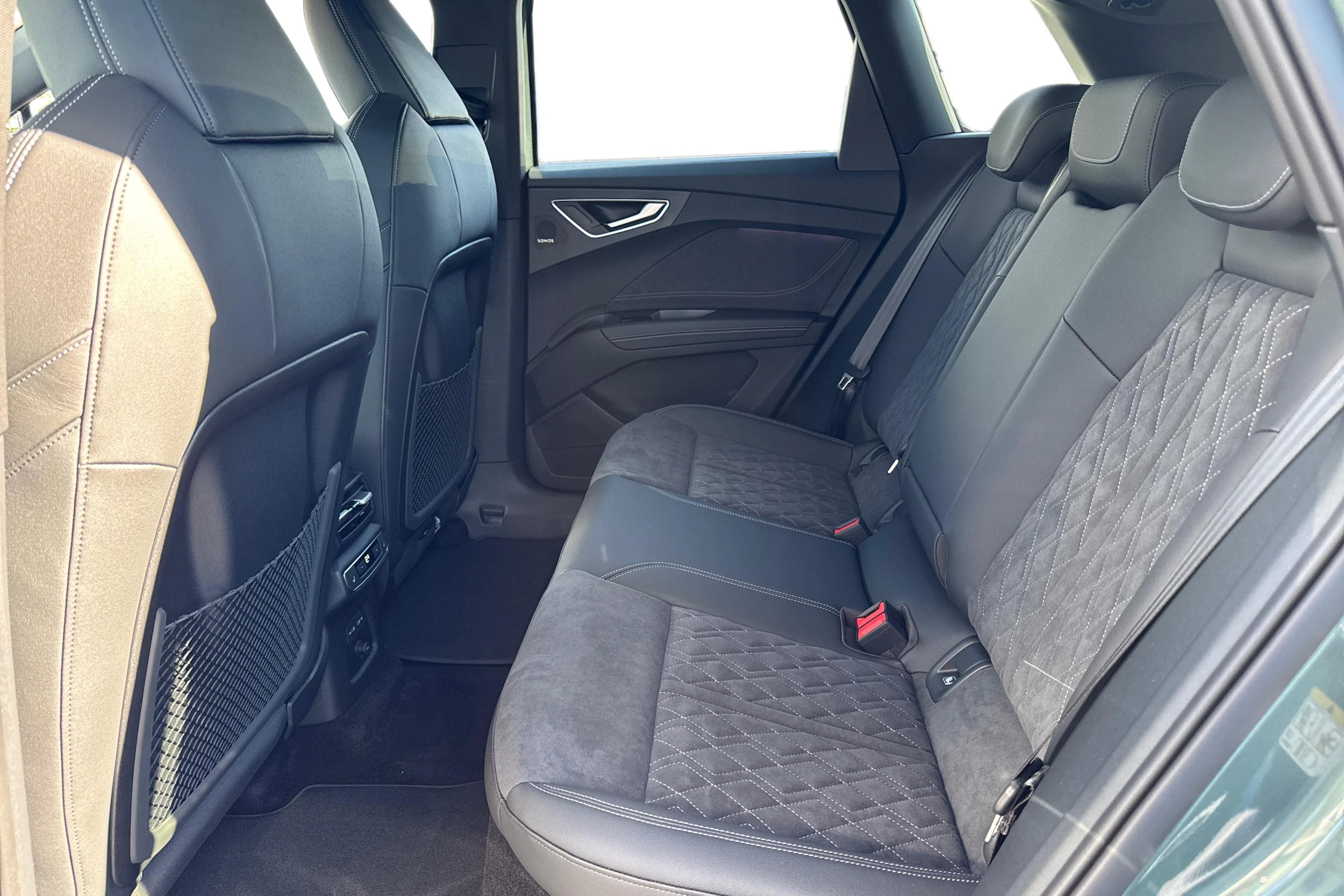 vihreä Audi Q4 e-tron 2027 kuva 8.