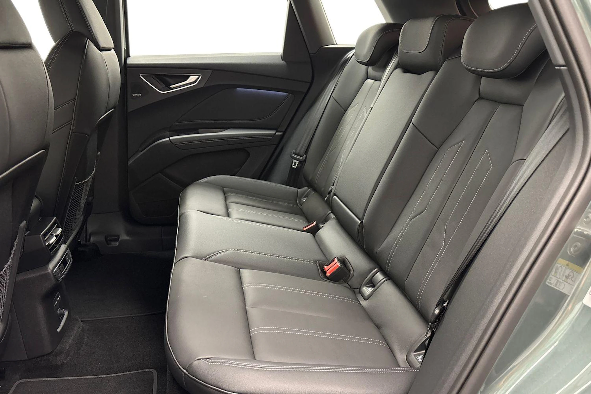 met. vihreä Audi Q4 e-tron 2026 kuva 8.