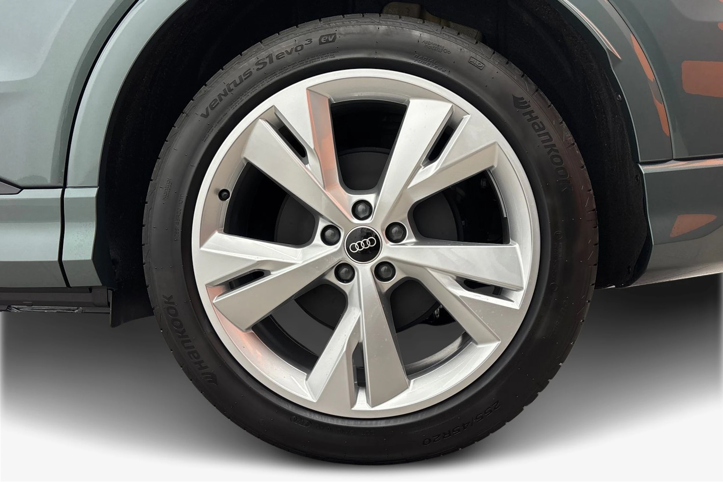 met. vihreä Audi Q4 e-tron 2026 kuva 9.