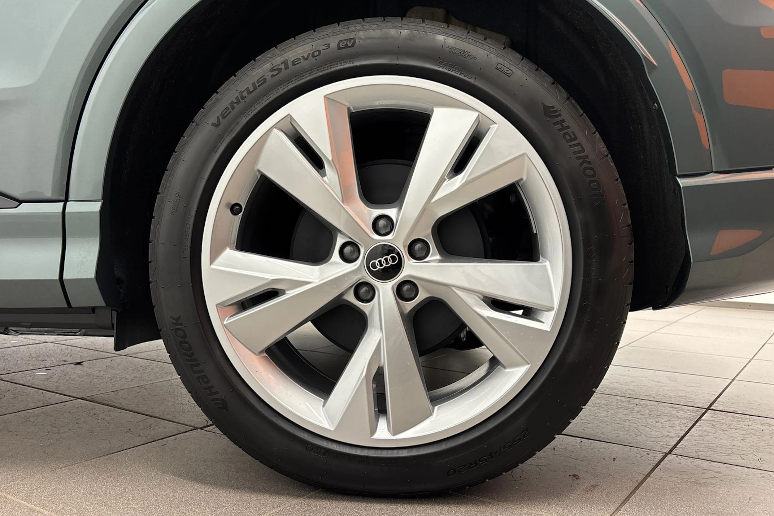 met. vihreä Audi Q4 e-tron 2026 kuva 10.