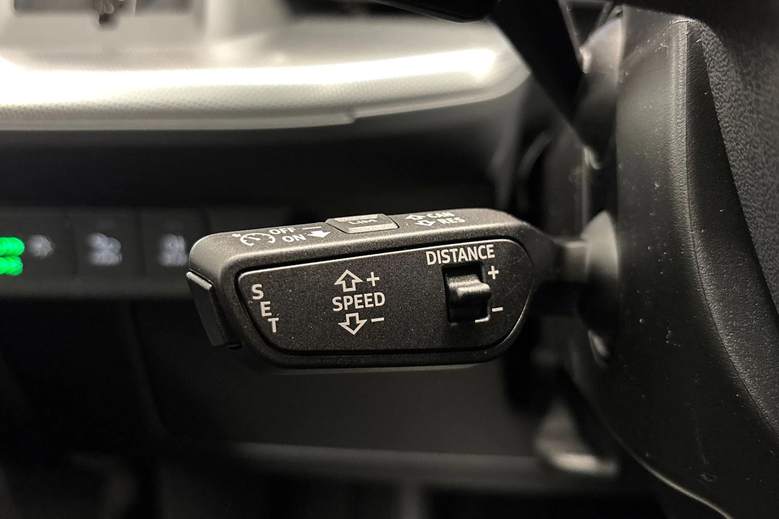 met. vihreä Audi Q4 e-tron 2026 kuva 17.