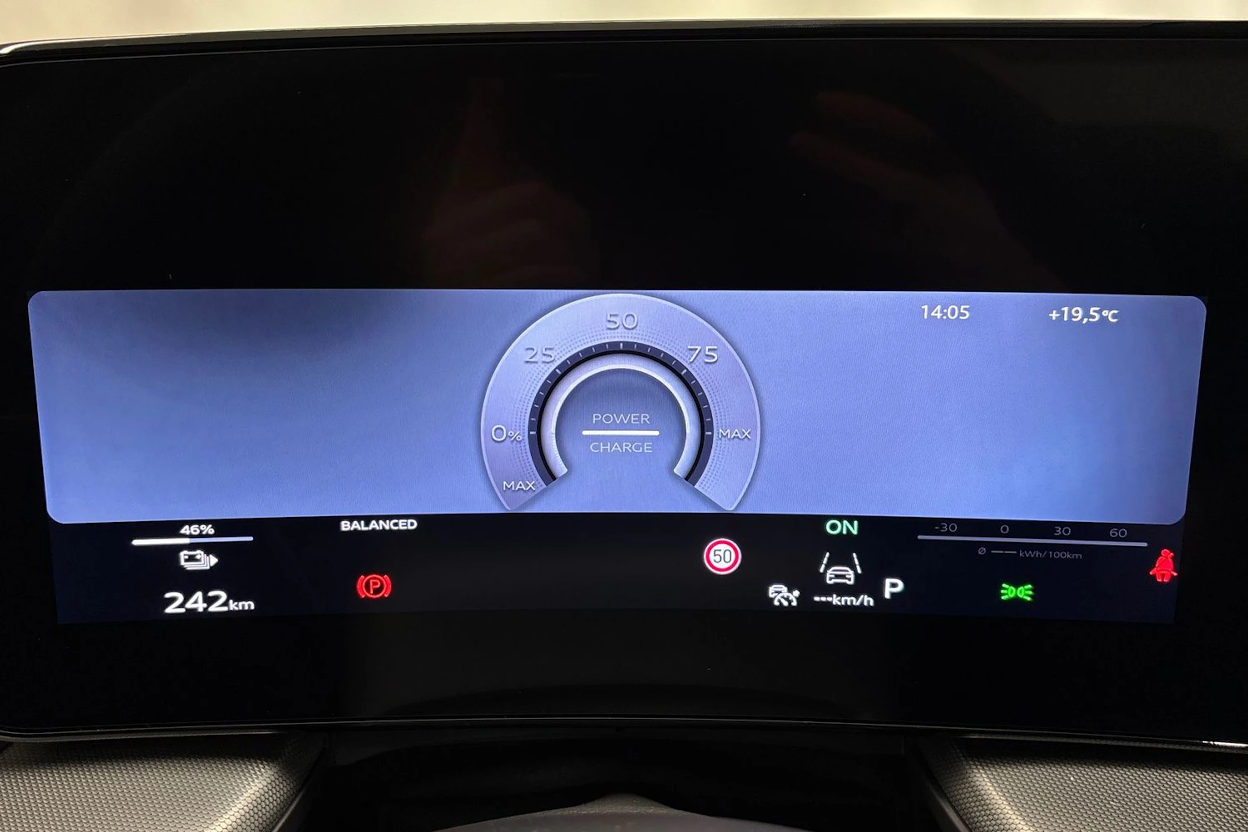 met. vihreä Audi Q4 e-tron 2026 kuva 18.