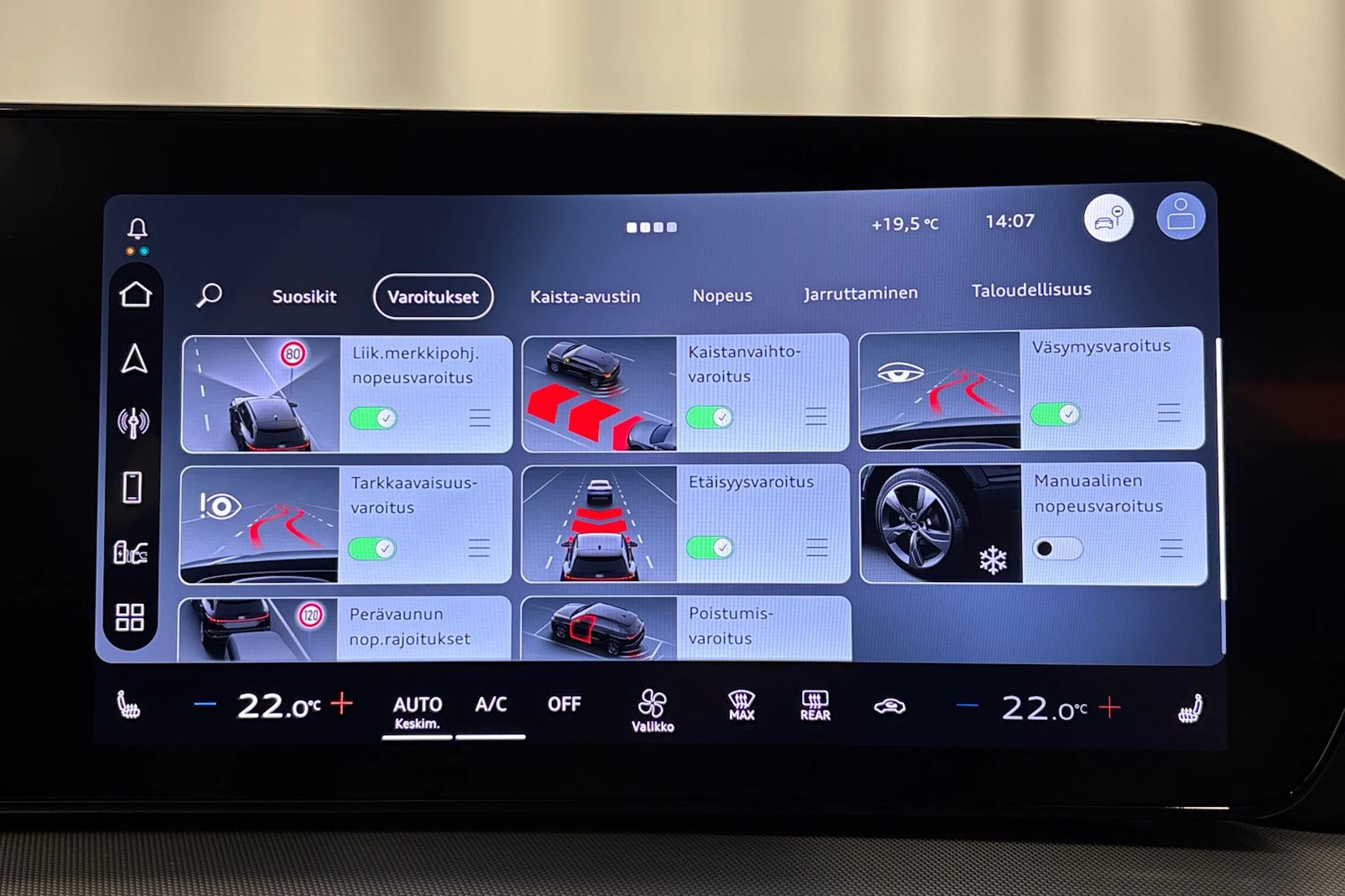 met. vihreä Audi Q4 e-tron 2026 kuva 22.