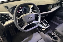 met. harmaa Audi Q4 e-tron 2026 kuva 6.