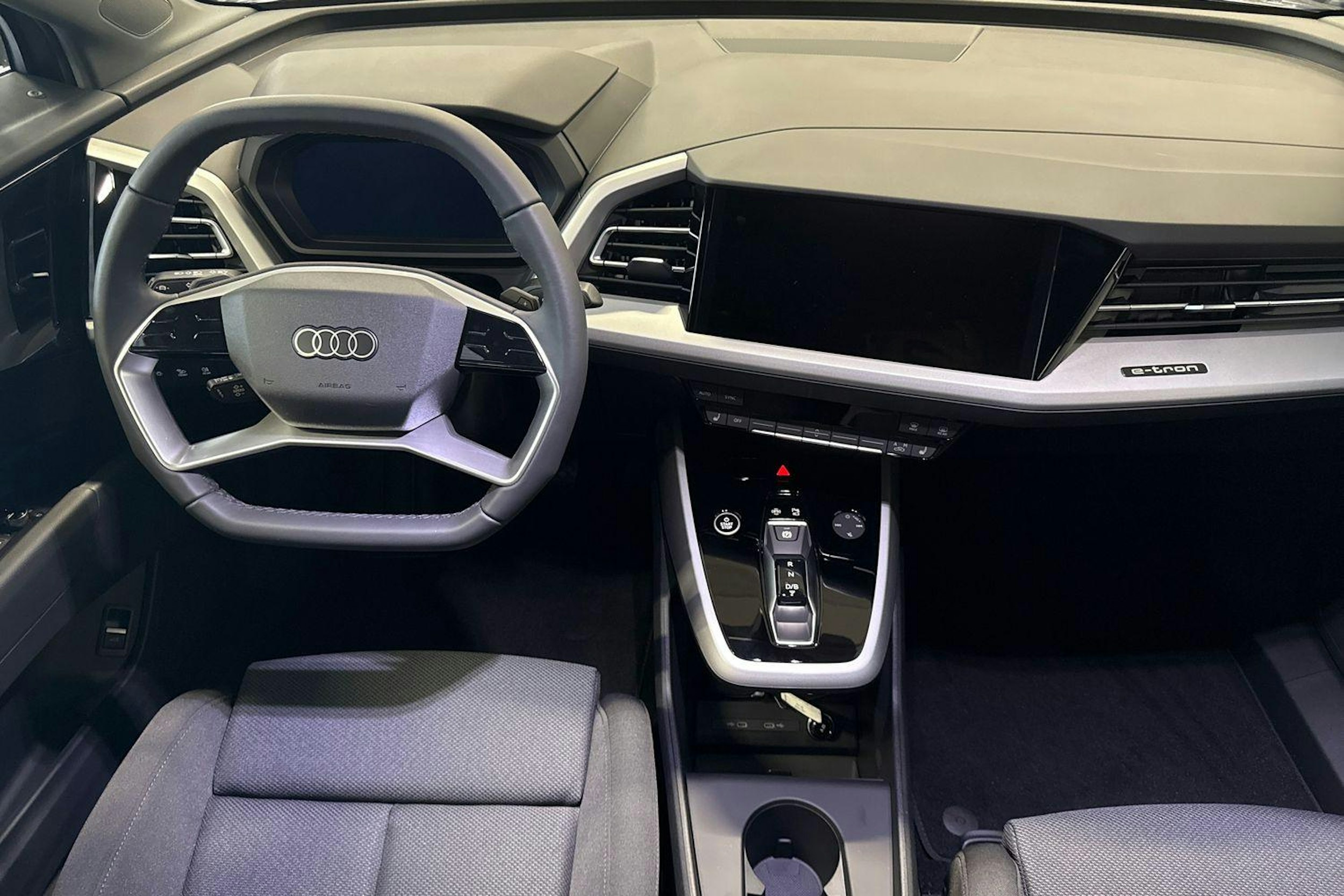 met. harmaa Audi Q4 e-tron 2026 kuva 7.