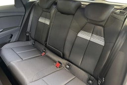 met. harmaa Audi Q4 e-tron 2026 kuva 8.