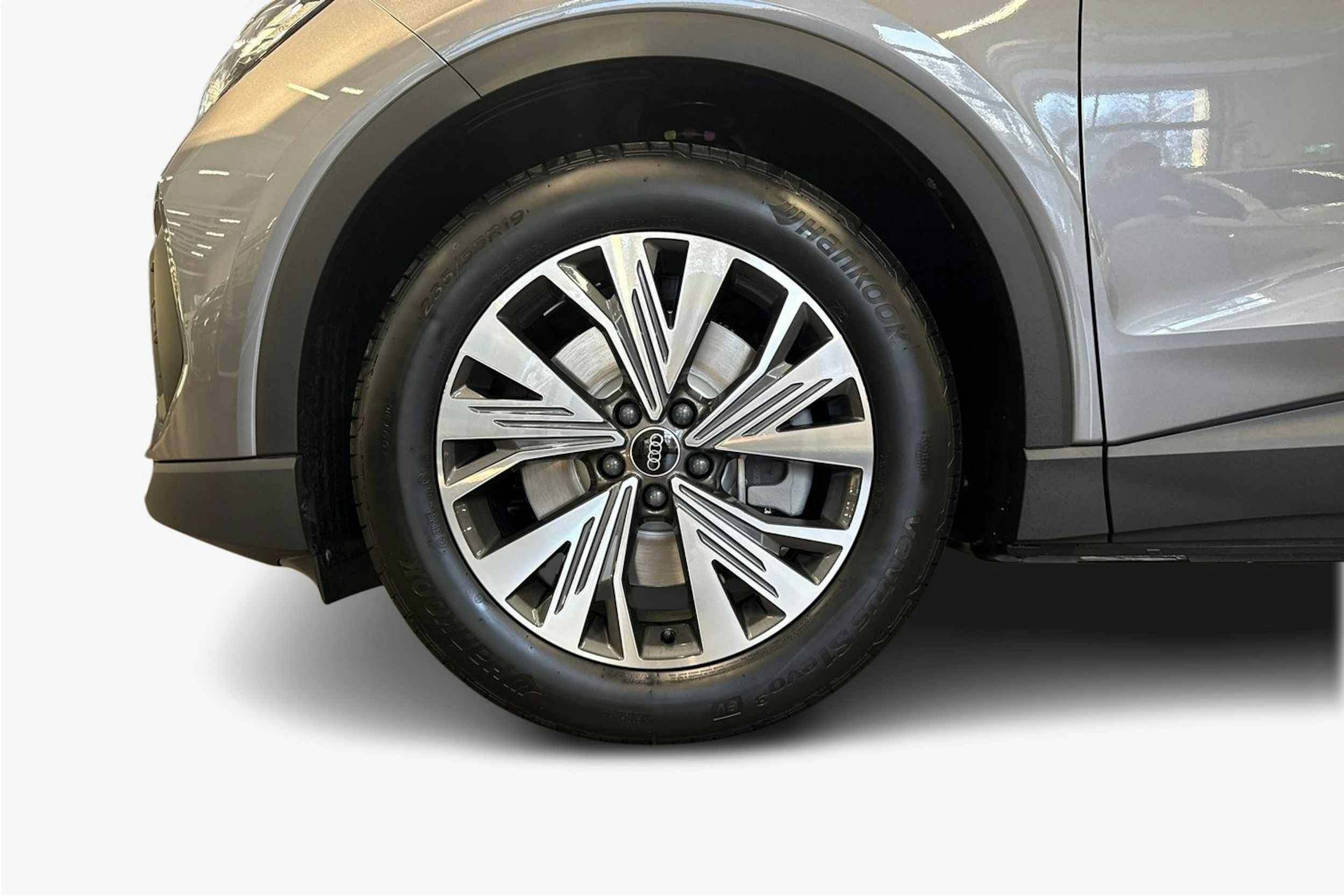 met. harmaa Audi Q4 e-tron 2026 kuva 9.