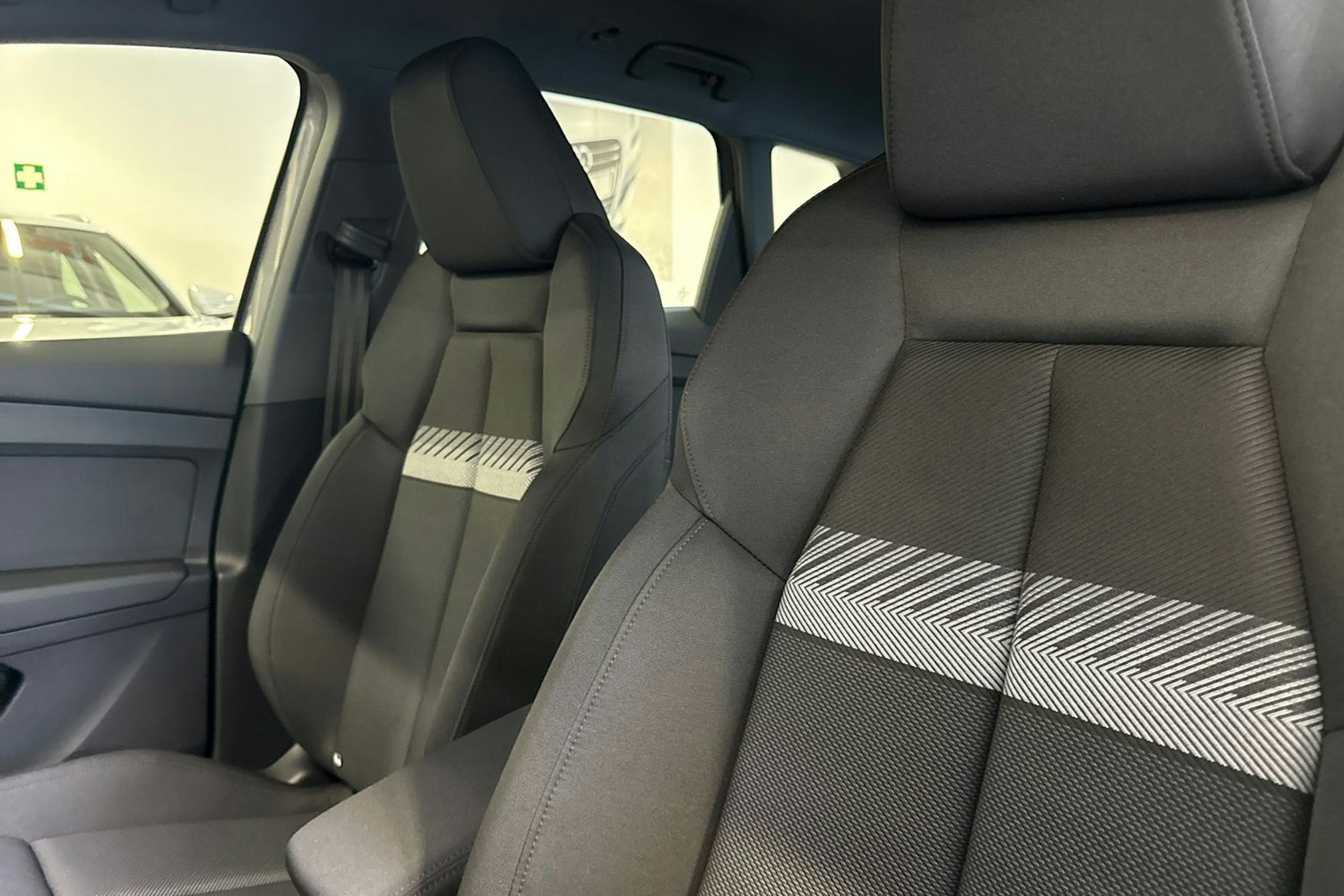 met. harmaa Audi Q4 e-tron 2026 kuva 13.