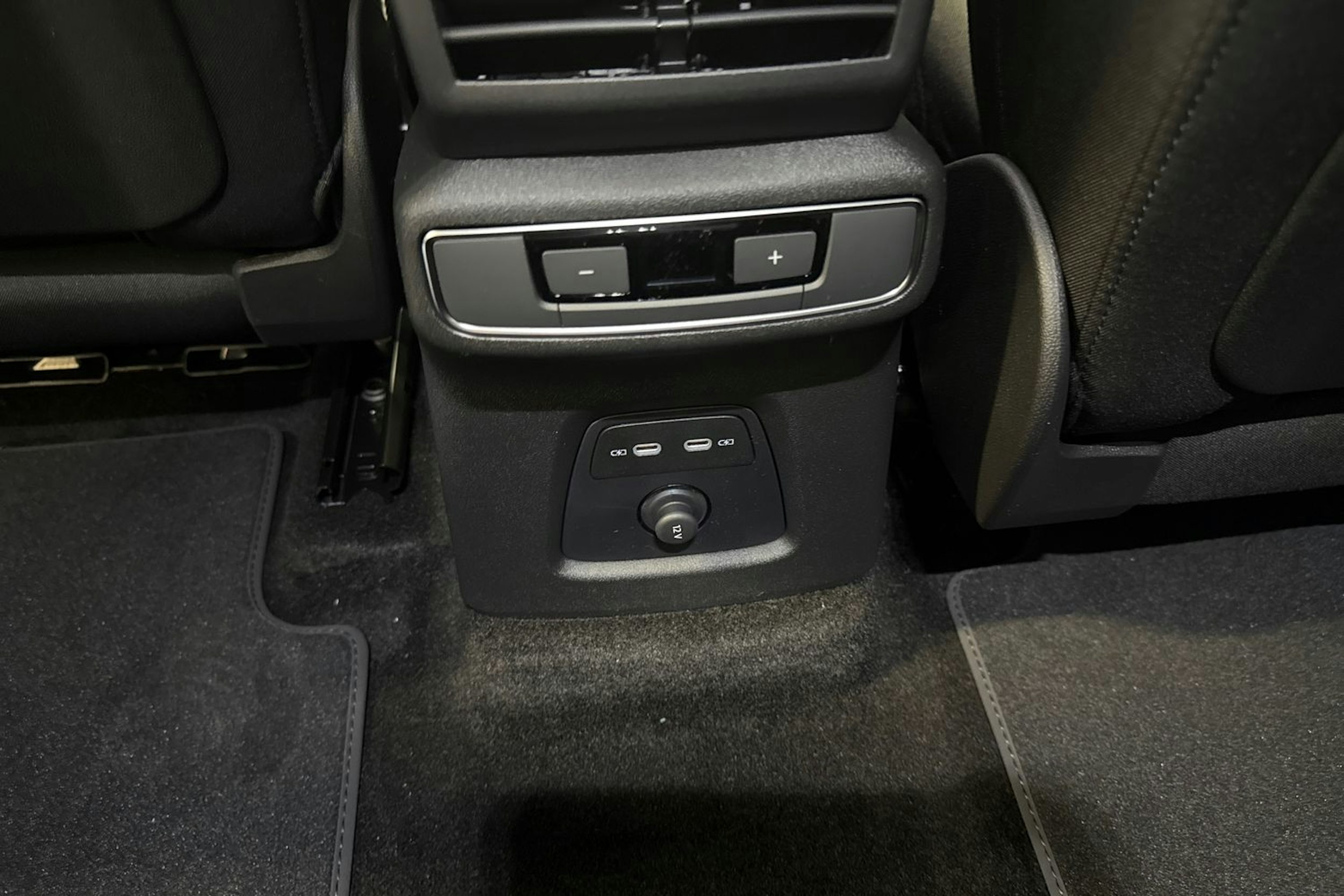 met. harmaa Audi Q4 e-tron 2026 kuva 15.