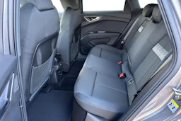 harmaa Audi Q4 e-tron 2026 kuva 8.