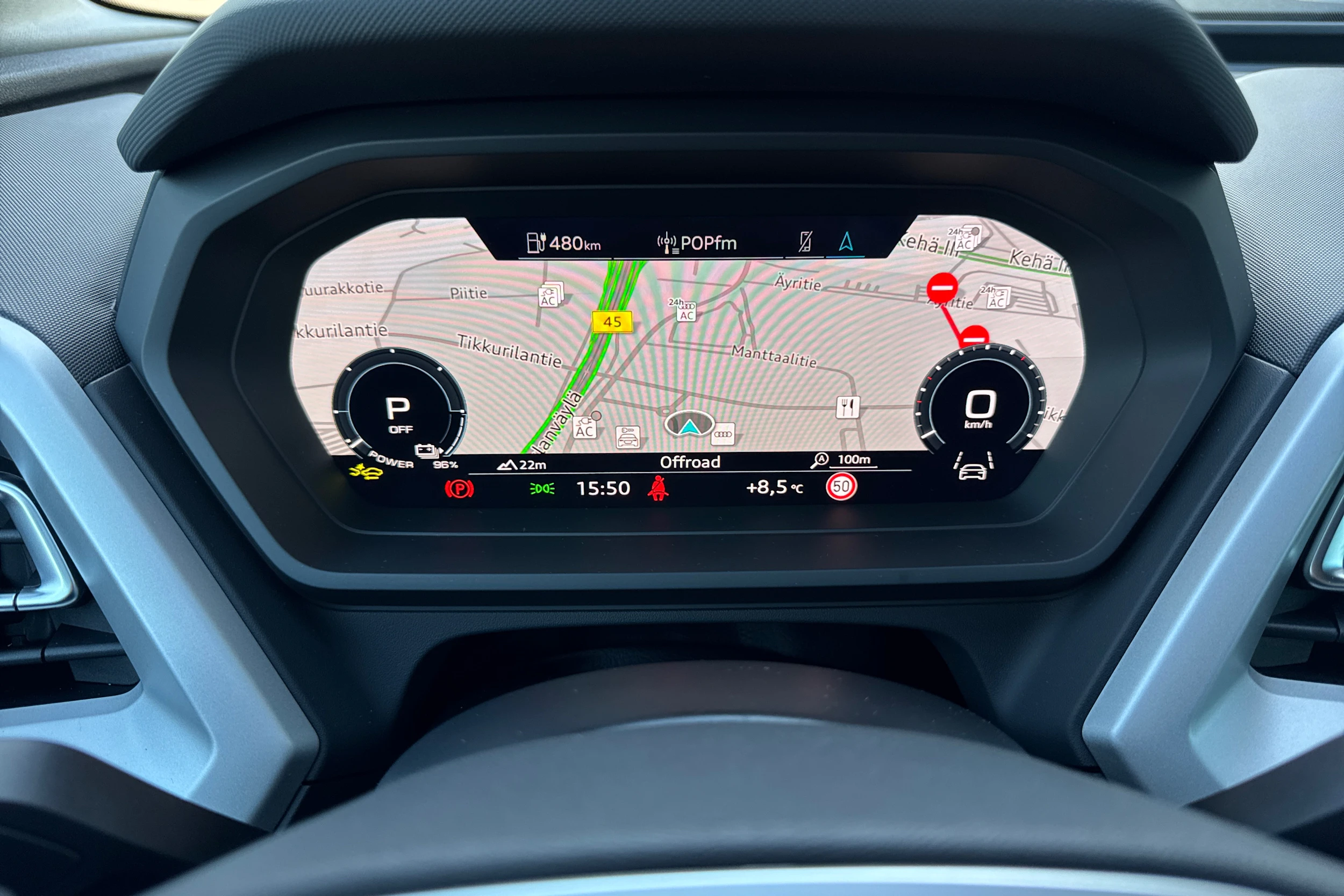 harmaa Audi Q4 e-tron 2026 kuva 12.