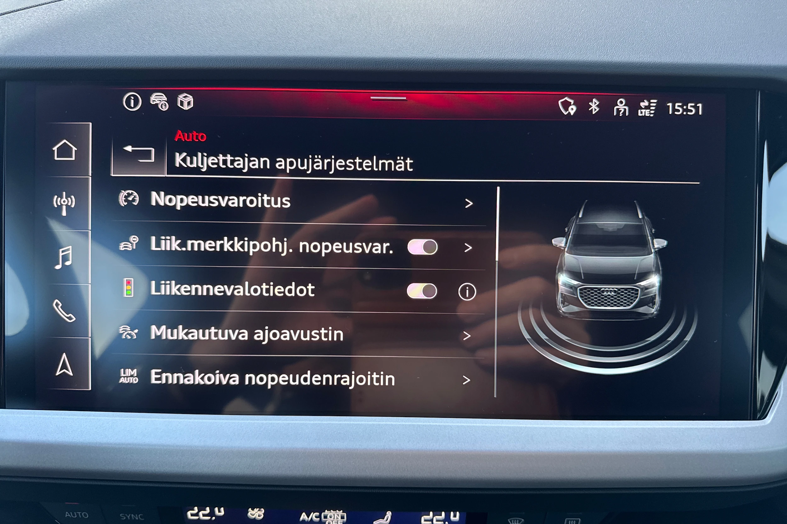 harmaa Audi Q4 e-tron 2026 kuva 14.