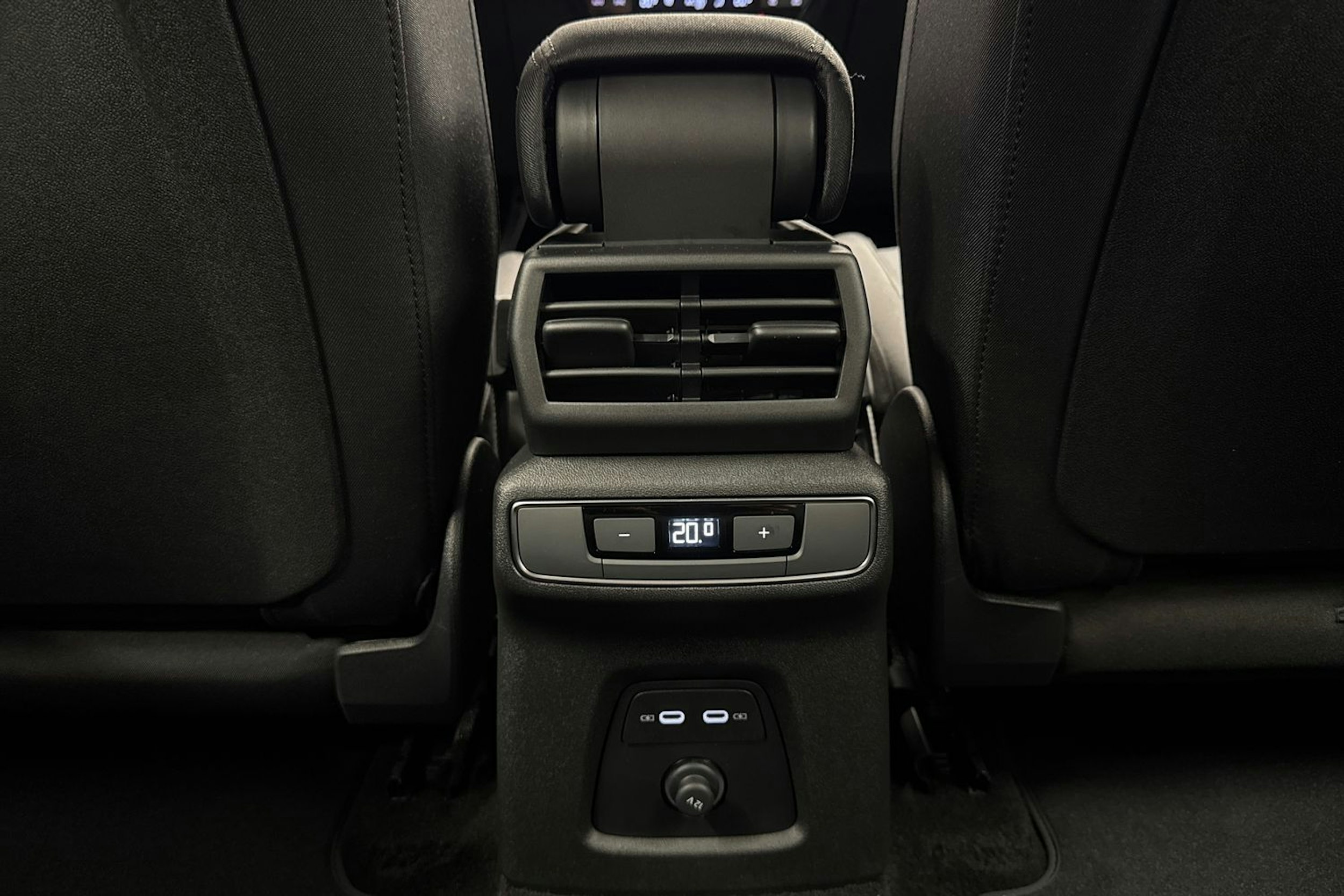 met. harmaa Audi Q4 e-tron 2026 kuva 9.